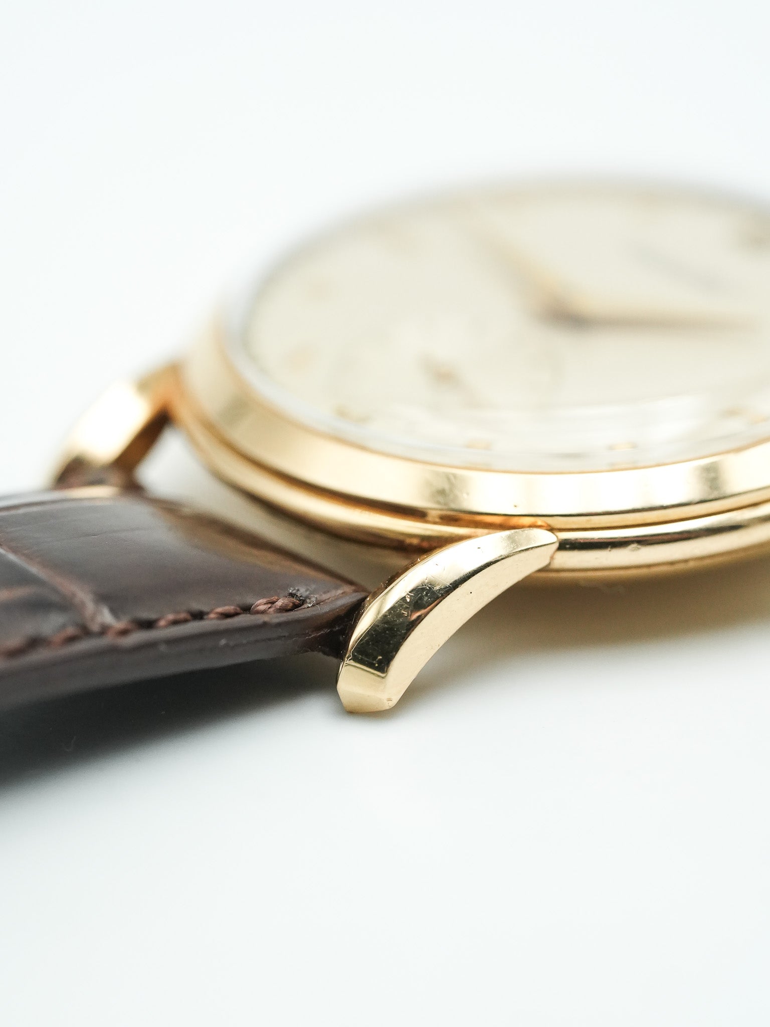 IWC - Calatrava Or jaune 18k Cornes Gouttes d'eau - 1940s - Atelier Victor - Vintage  Shop