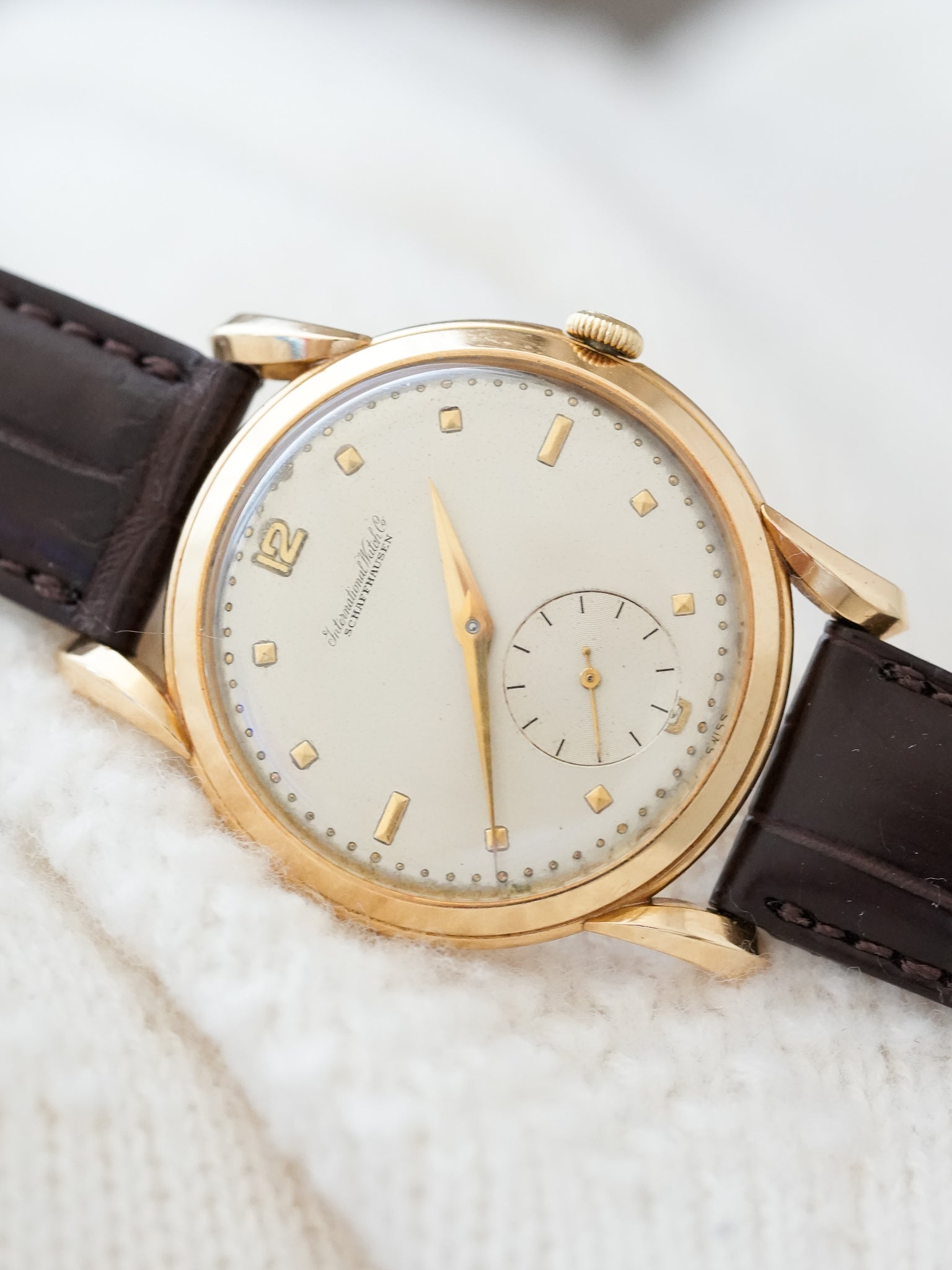 IWC - Calatrava Or jaune 18k Tear Drops Lugs - 1940s - Atelier Victor Paris - Vintage Watch Shop Dubai