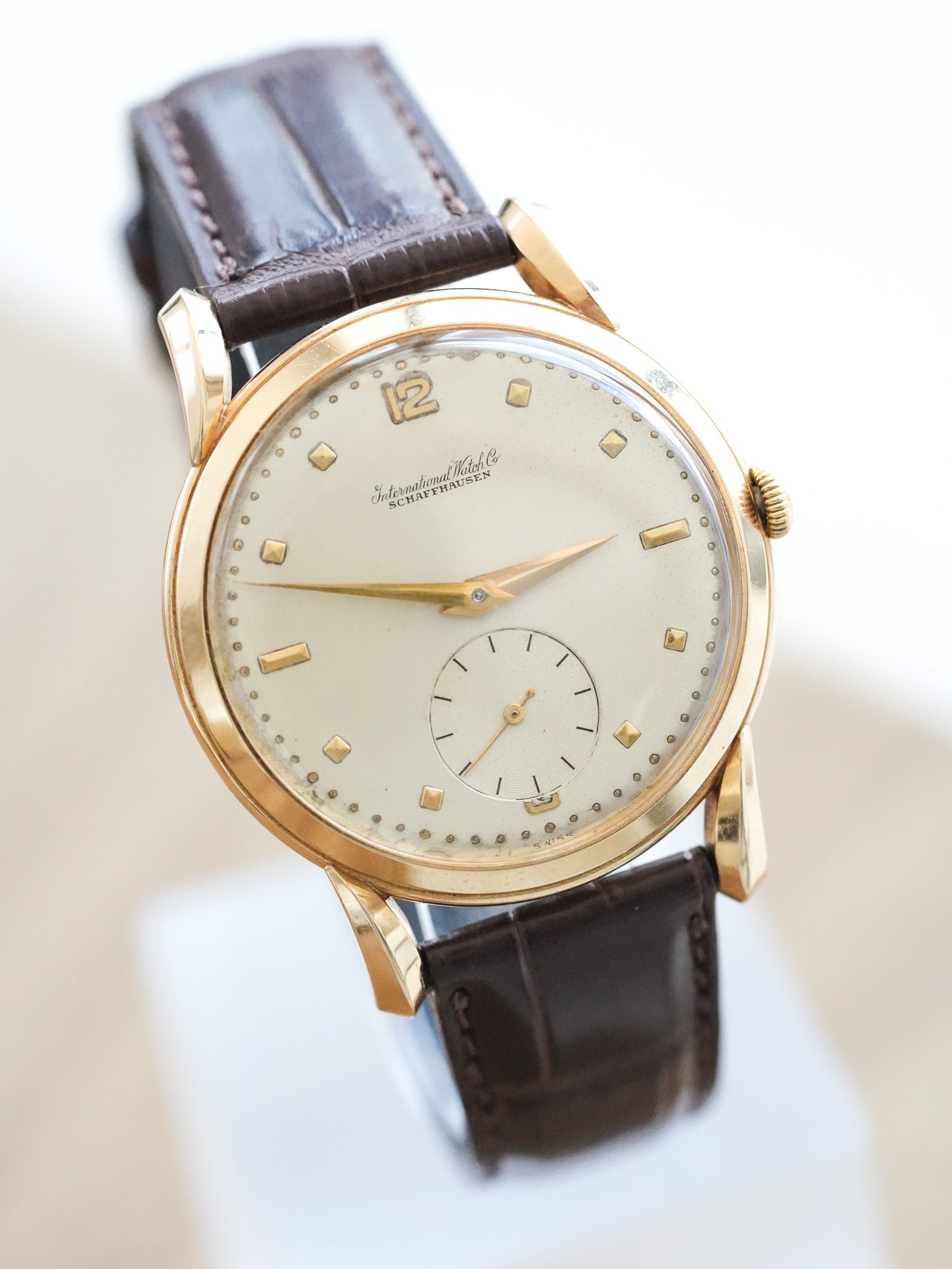 IWC - Calatrava Or jaune 18k Tear Drops Lugs - 1940s - Atelier Victor Paris - Vintage Watch Shop Dubai