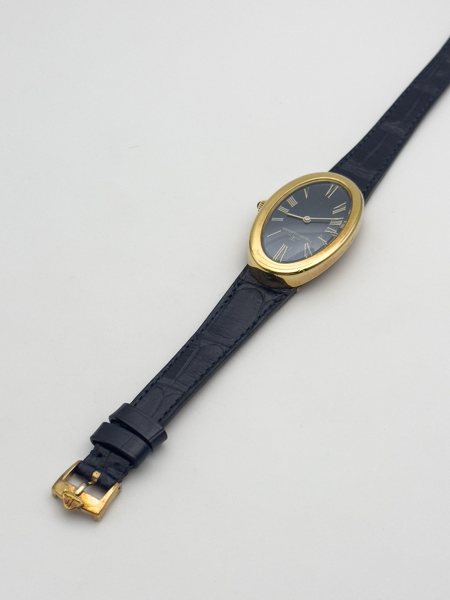 Jaeger-LeCoultre - 9113 Baignoire Or 18k Bleu tapissé - 1970s - Atelier Victor Paris - Vintage Watch Shop Dubai
