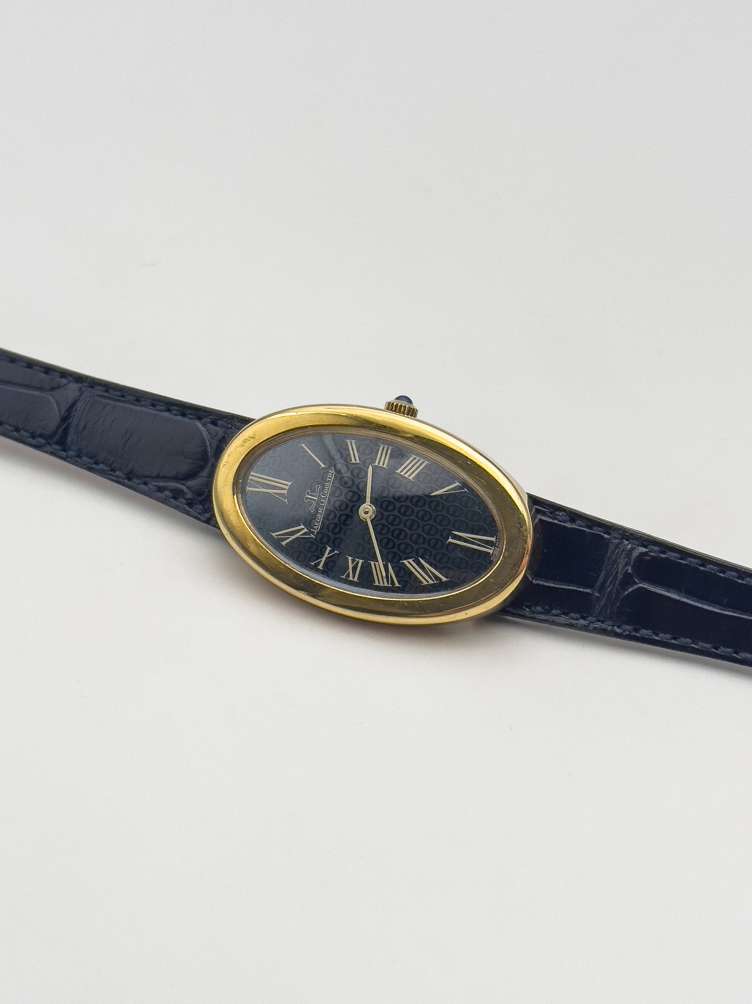 Jaeger-LeCoultre - 9113 Baignoire Or 18k Bleu tapissé - 1970s - Atelier Victor Paris - Vintage Watch Shop Dubai