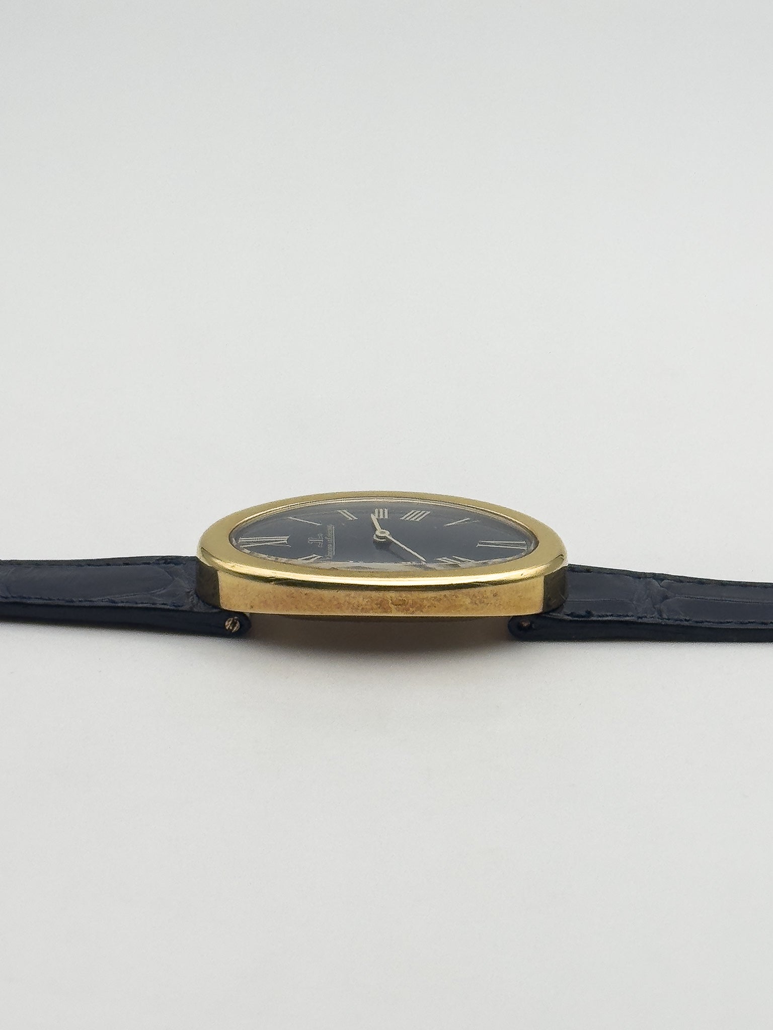 Jaeger-LeCoultre - 9113 Baignoire Or 18k Bleu tapissé - 1970s - Atelier Victor Paris - Vintage Watch Shop Dubai