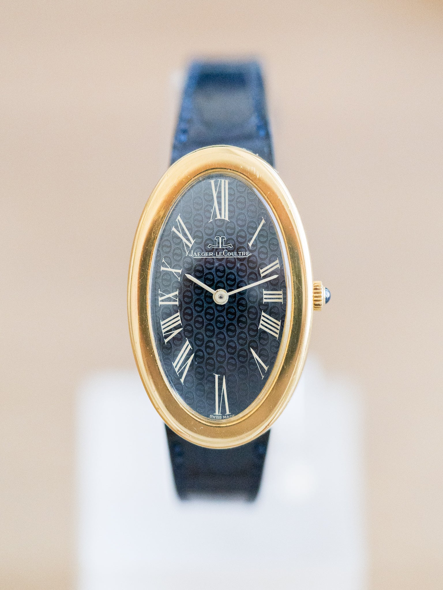 Jaeger-LeCoultre - 9113 Baignoire Or 18k Bleu tapissé - 1970s - Atelier Victor Paris - Vintage Watch Shop Dubai