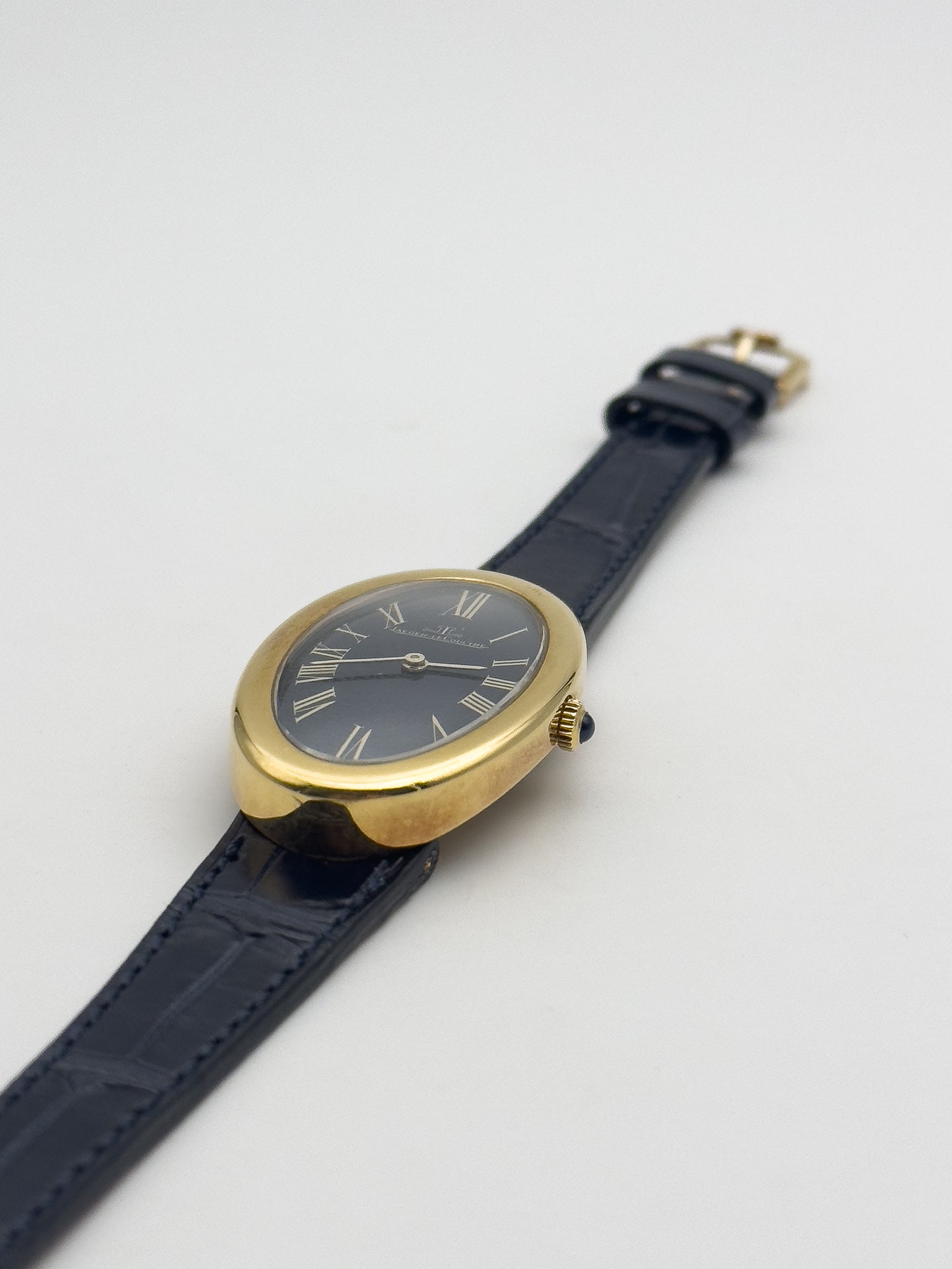 Jaeger-LeCoultre - 9113 Baignoire Or 18k Bleu tapissé - 1970s - Atelier Victor Paris - Vintage Watch Shop Dubai