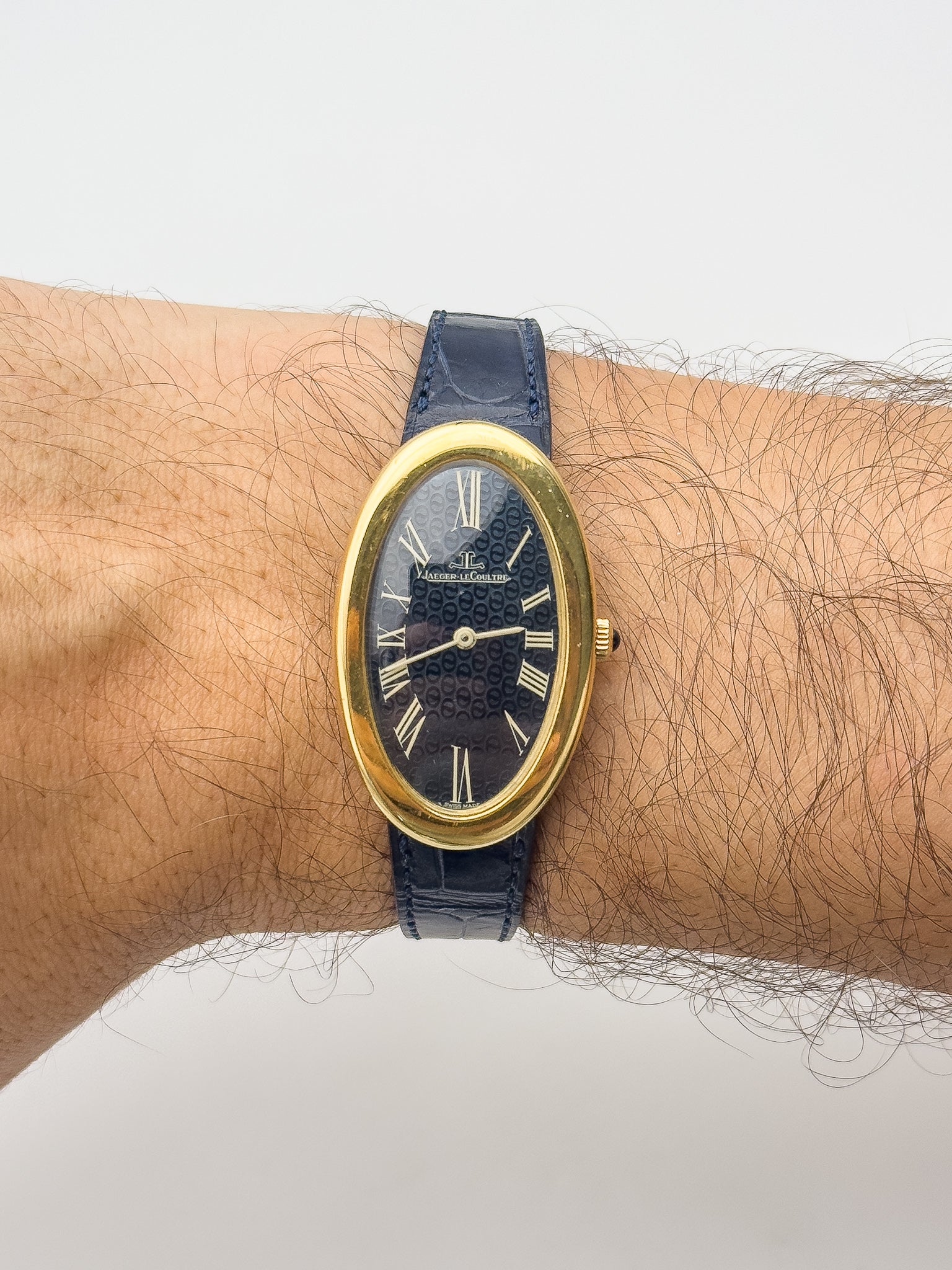 Jaeger-LeCoultre - 9113 Baignoire Or 18k Bleu tapissé - 1970s - Atelier Victor Paris - Vintage Watch Shop Dubai