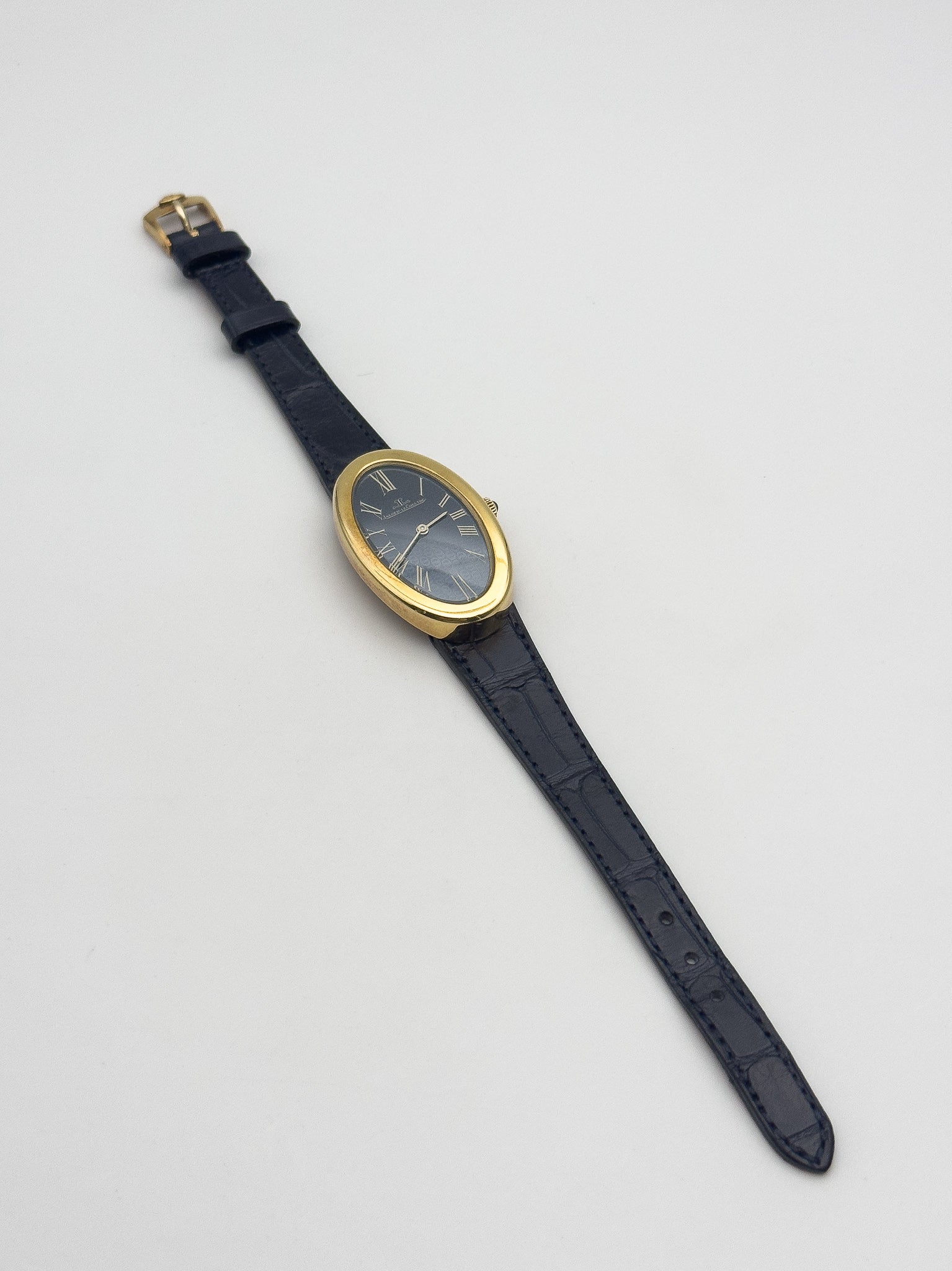 Jaeger-LeCoultre - 9113 Baignoire Or 18k Bleu tapissé - 1970s - Atelier Victor Paris - Vintage Watch Shop Dubai