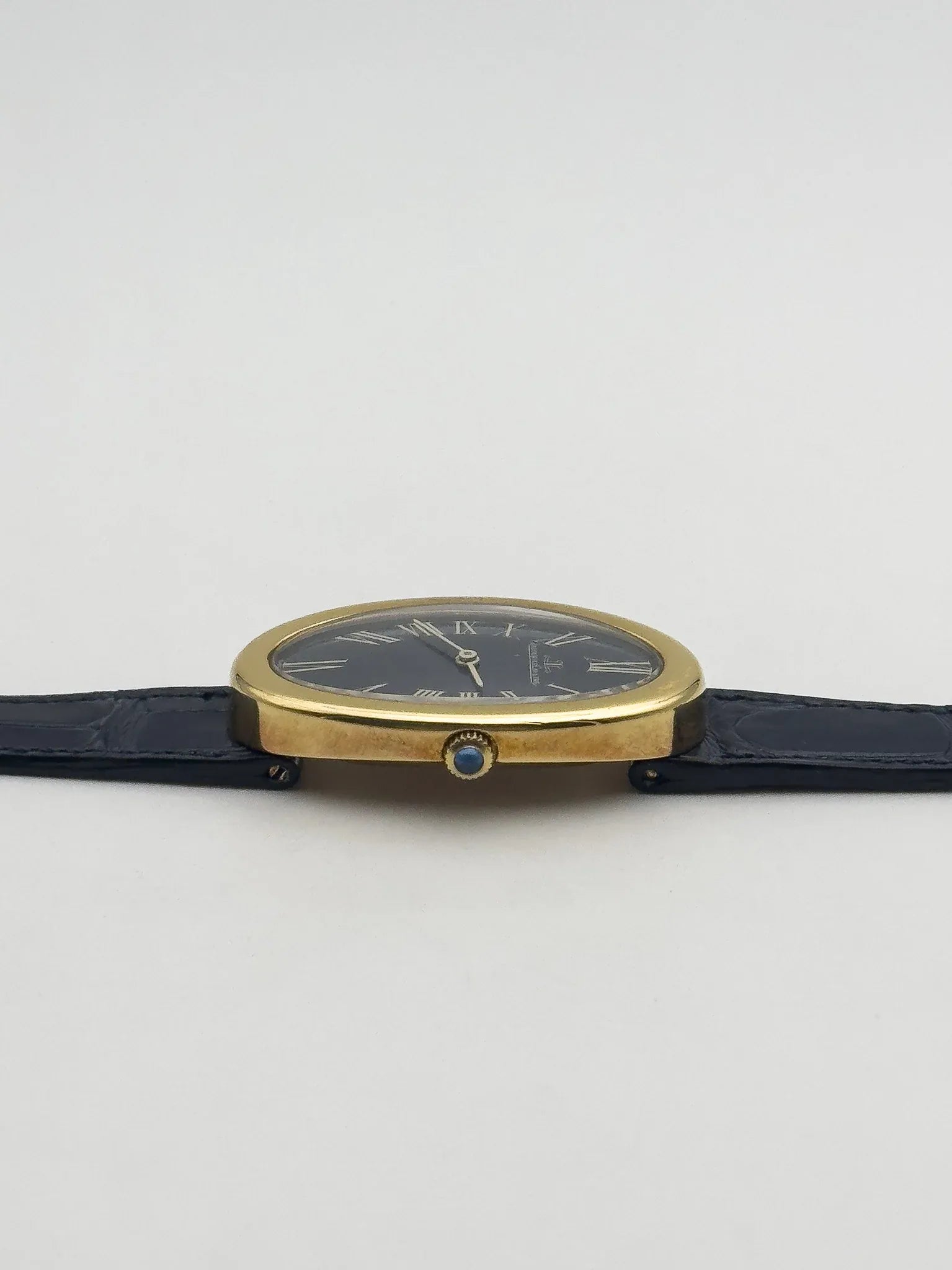 Jaeger-LeCoultre - 9113 Baignoire Or 18k Bleu tapissé - 1970s - Atelier Victor - Vintage  Shop