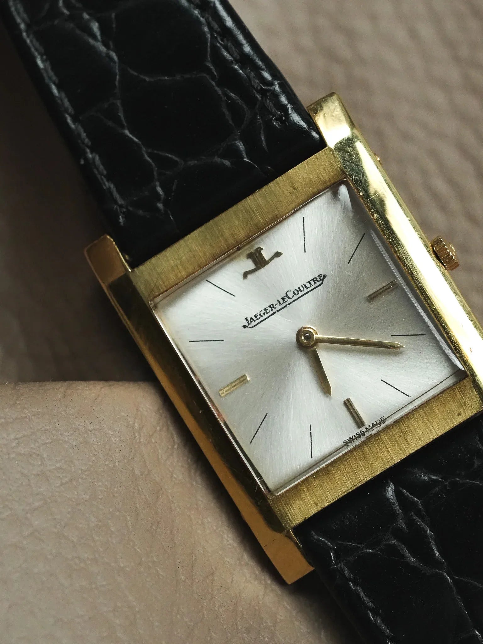 Jaeger-LeCoultre - Tank Or jaune 18k - Full Set - 1968 - Atelier Victor - Vintage  Shop