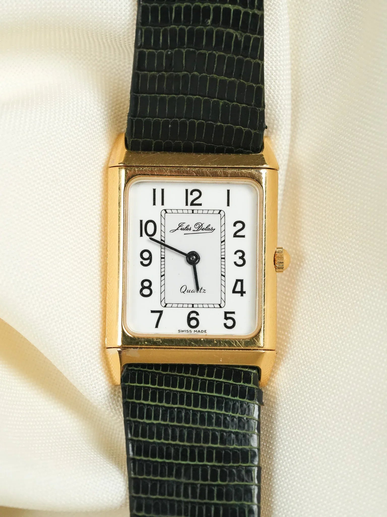 Jules Delas - montre style reverso plaqué or quartz - 1990s - Atelier Victor