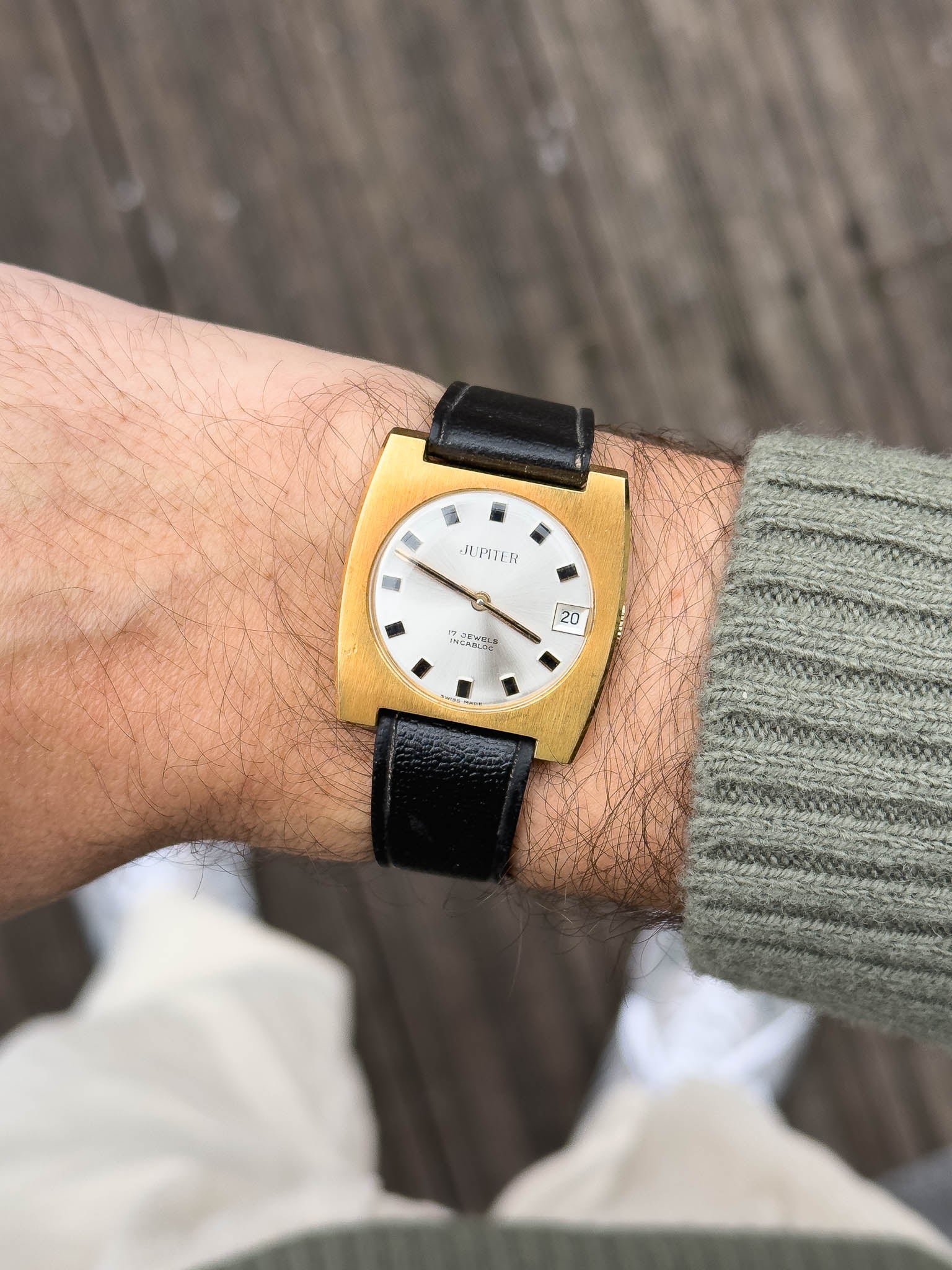 Jupiter - Tonneau Élargie Plaqué or - 1980s - Atelier Victor Paris - Vintage Watch Shop Dubai