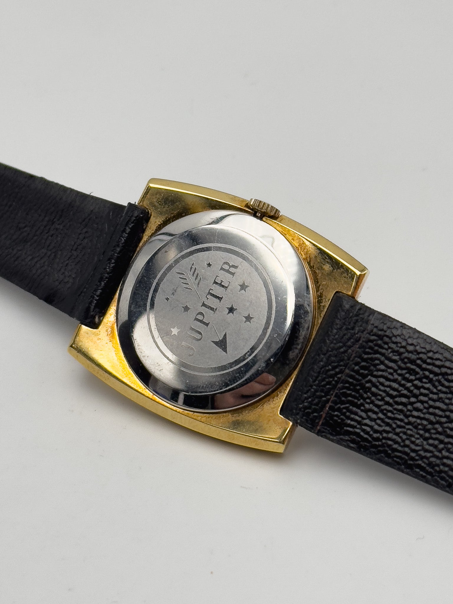 Jupiter - Tonneau Élargie Plaqué or - 1980s - Atelier Victor Paris - Vintage Watch Shop Dubai
