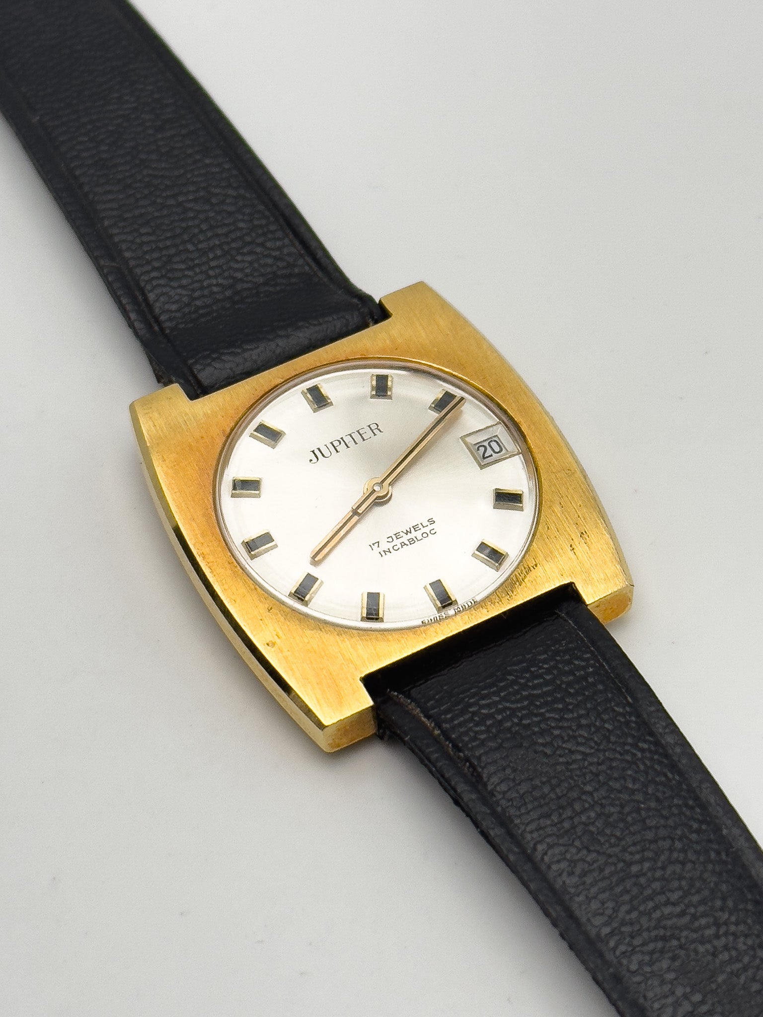 Jupiter - Tonneau Élargie Plaqué or - 1980s - Atelier Victor Paris - Vintage Watch Shop Dubai