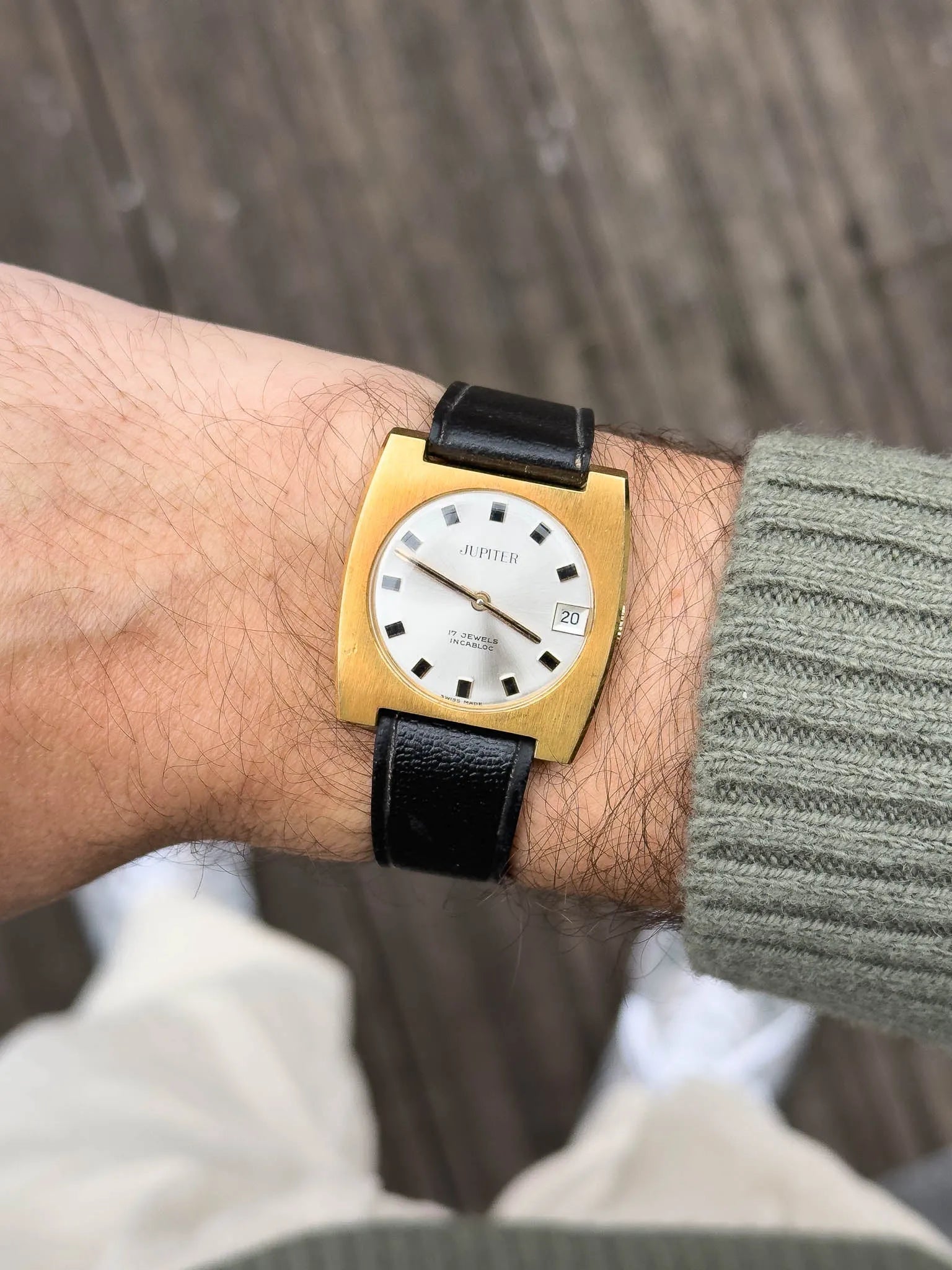 Jupiter - Tonneau Élargie Plaqué or - 1980s - Atelier Victor - Vintage  Shop