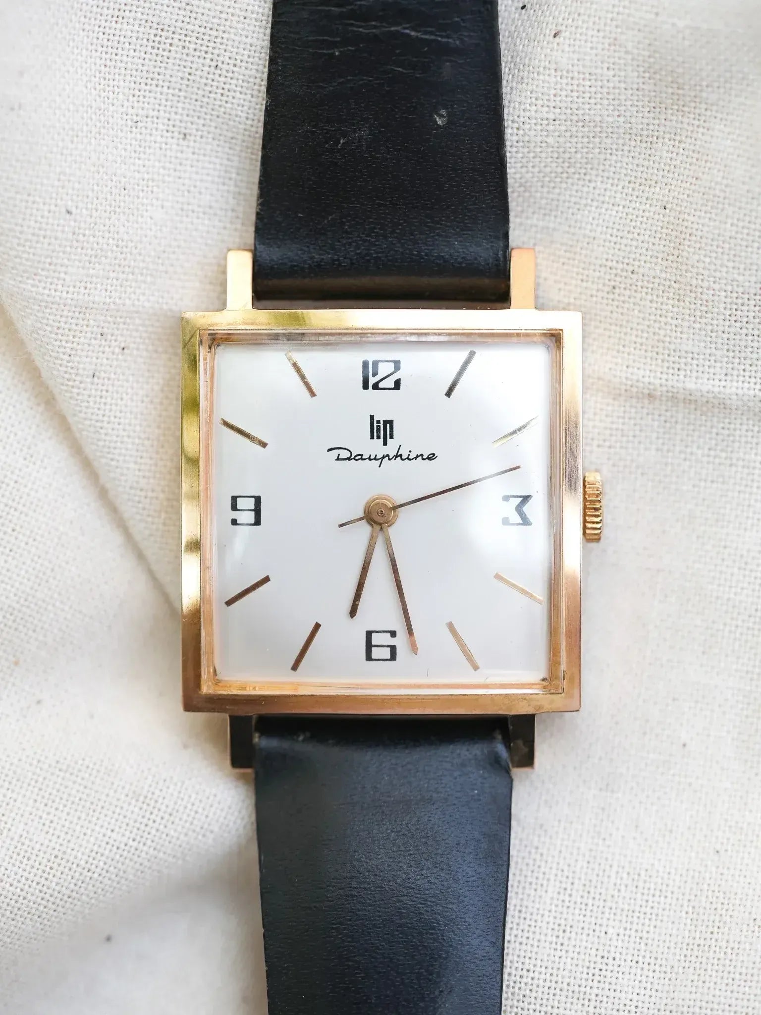 Montre Lip Dauphine vintage, magnifique cadran effet brossé - Montres & Bijoux Montre Lip Dauphine vintage, magnifique cadran effet brossé - Montres & Bijoux
