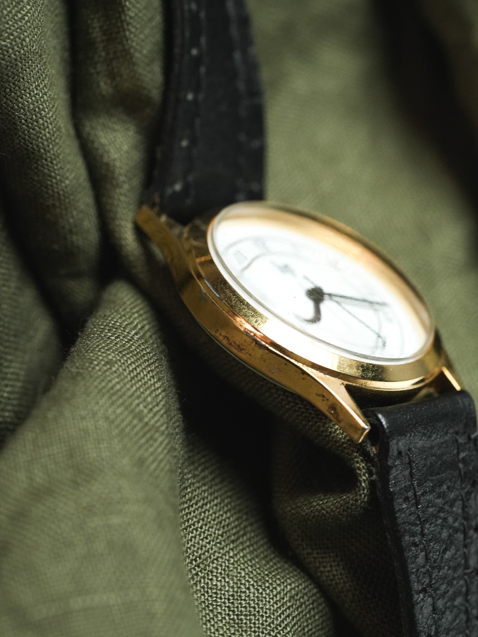Lip - Rond Or Cadran blanc chiffres - 1990s - Atelier Victor - Vintage  Shop