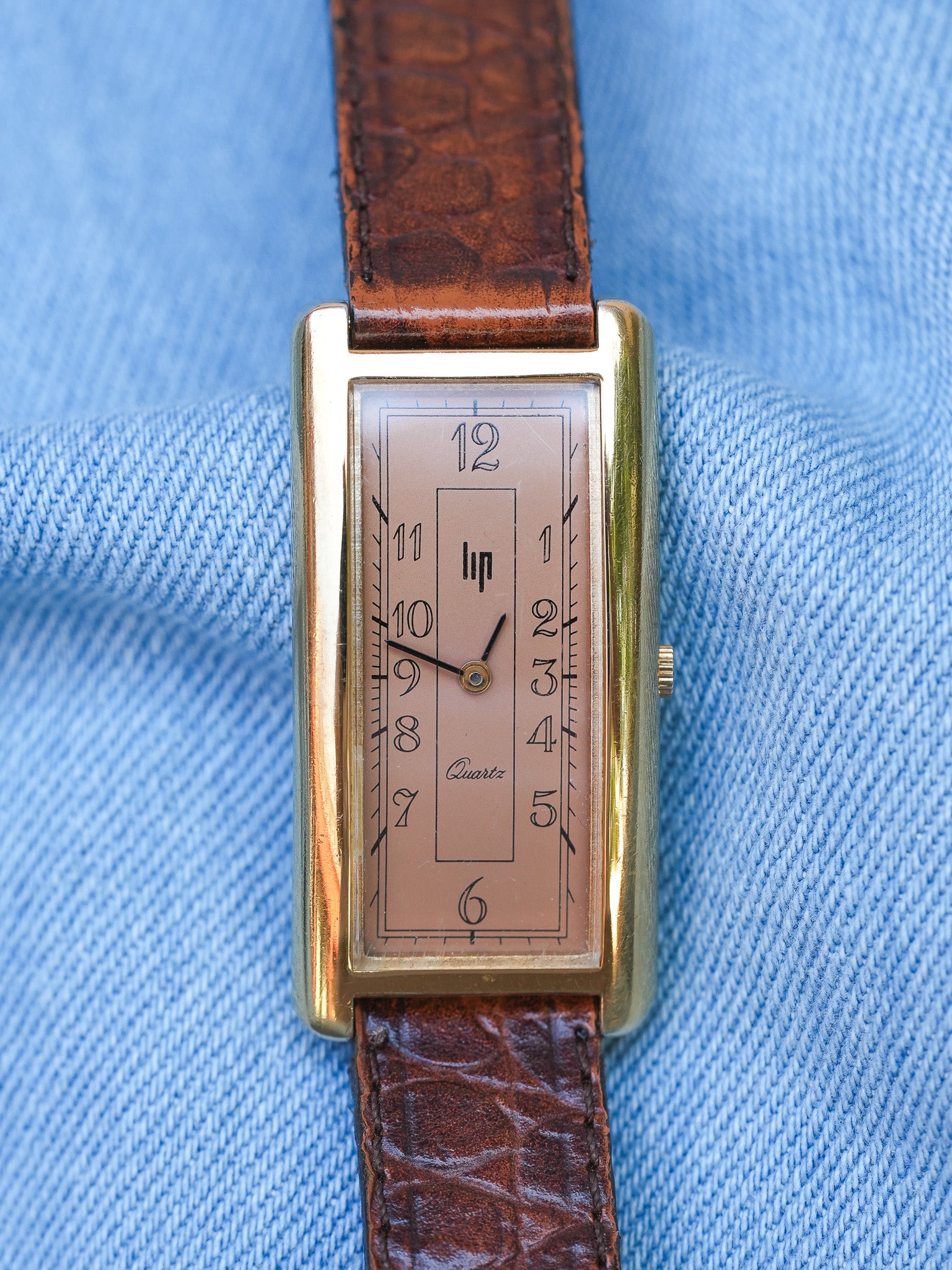 Lip - Tank Allongée Arrondie Saumon Plaqué or - 1990s - Atelier Victor Paris - Vintage Watch Shop Dubai