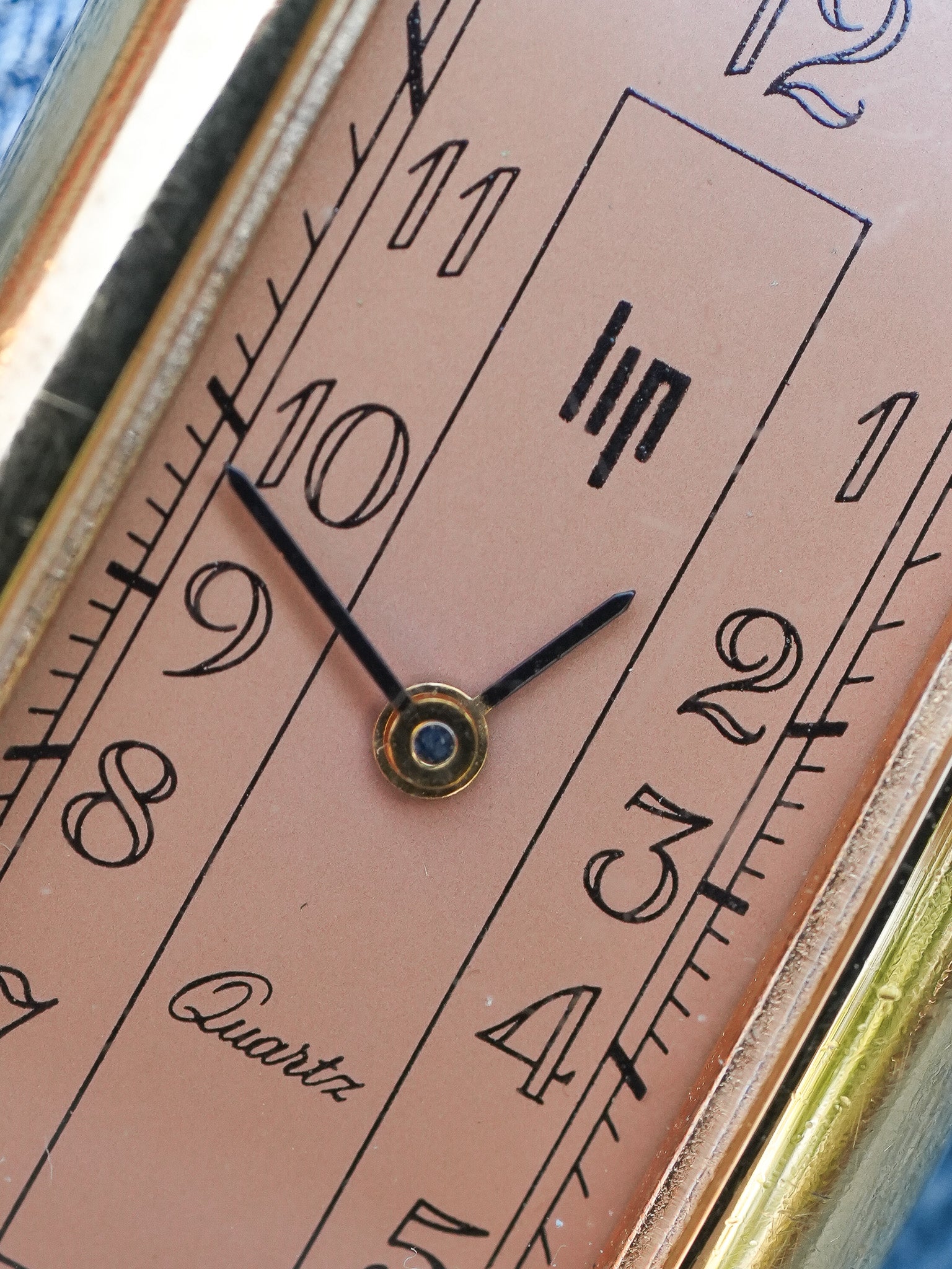 Lip - Tank Allongée Arrondie Saumon Plaqué or - 1990s - Atelier Victor Paris - Vintage Watch Shop Dubai