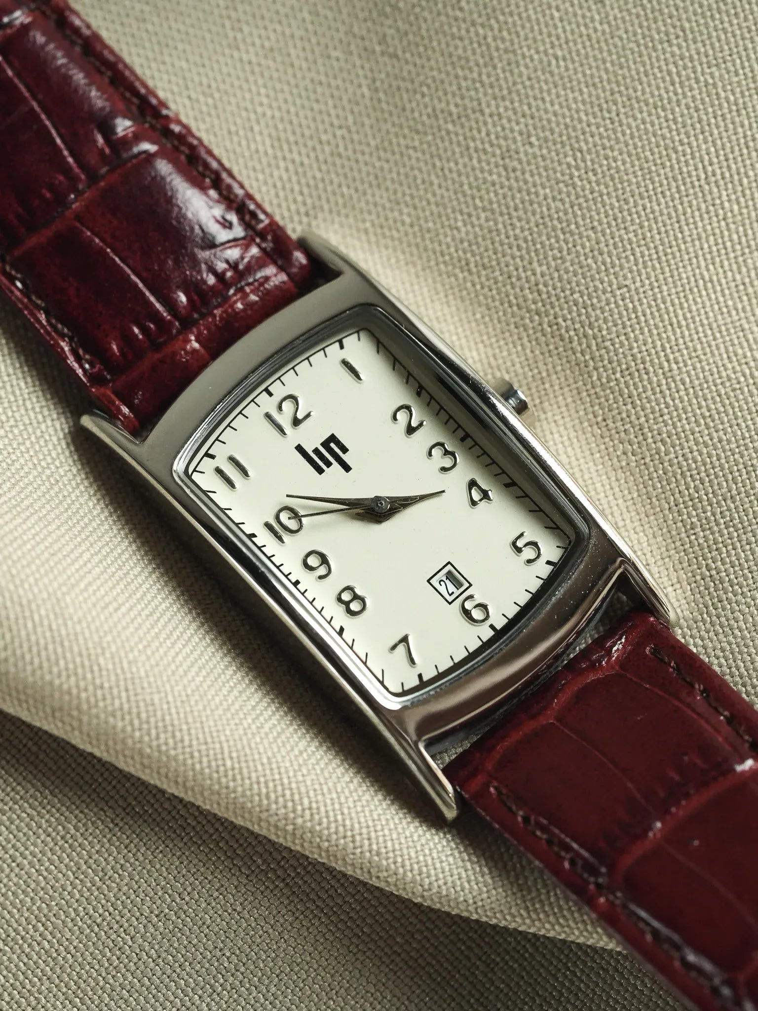 Lip - Tank Rectangulaise Curvée Acier Cadran blanc - 2000s - Atelier Victor