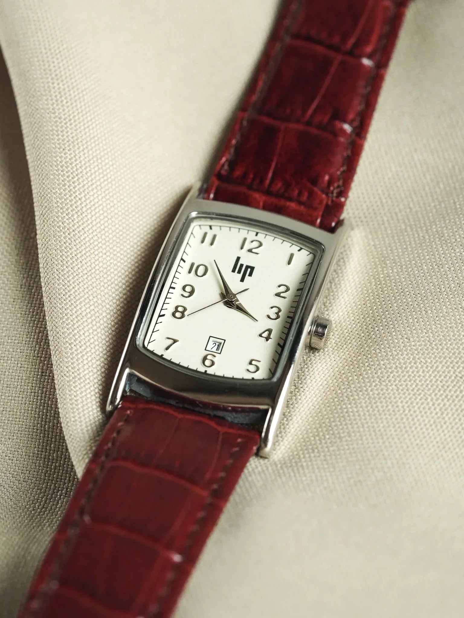 Lip - Tank Rectangulaise Curvée Acier Cadran blanc - 2000s - Atelier Victor