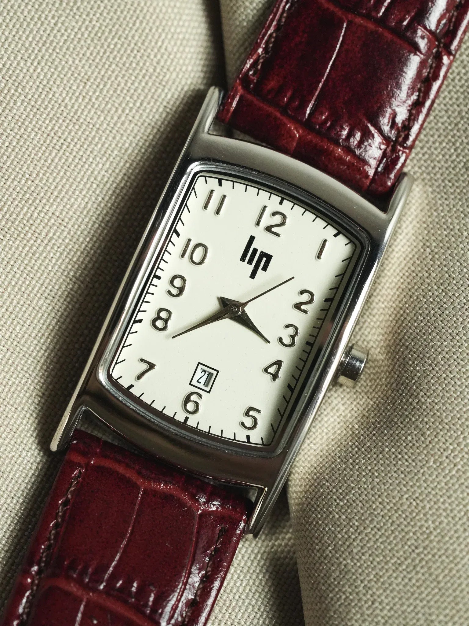 Lip - Tank Rectangulaise Curvée Acier Cadran blanc - 2000s - Atelier Victor