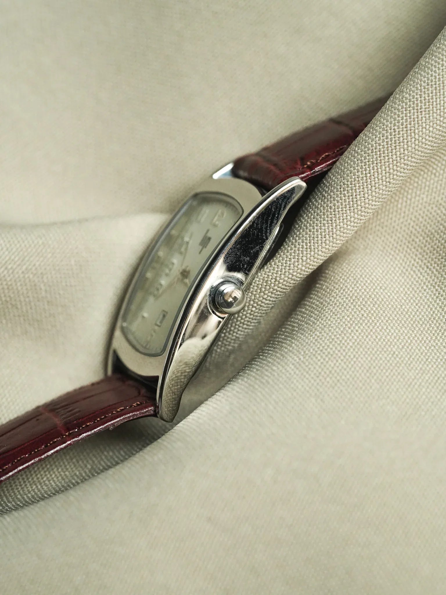 Lip - Tank Rectangulaise Curvée Acier Cadran blanc - 2000s - Atelier Victor