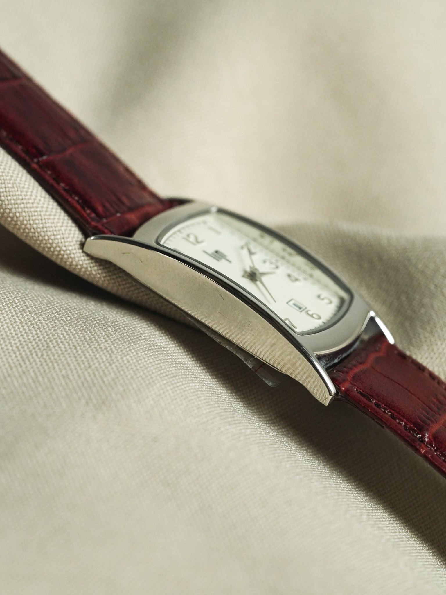 Lip - Tank Rectangulaise Curvée Acier Cadran blanc - 2000s - Atelier Victor - Vintage  Shop