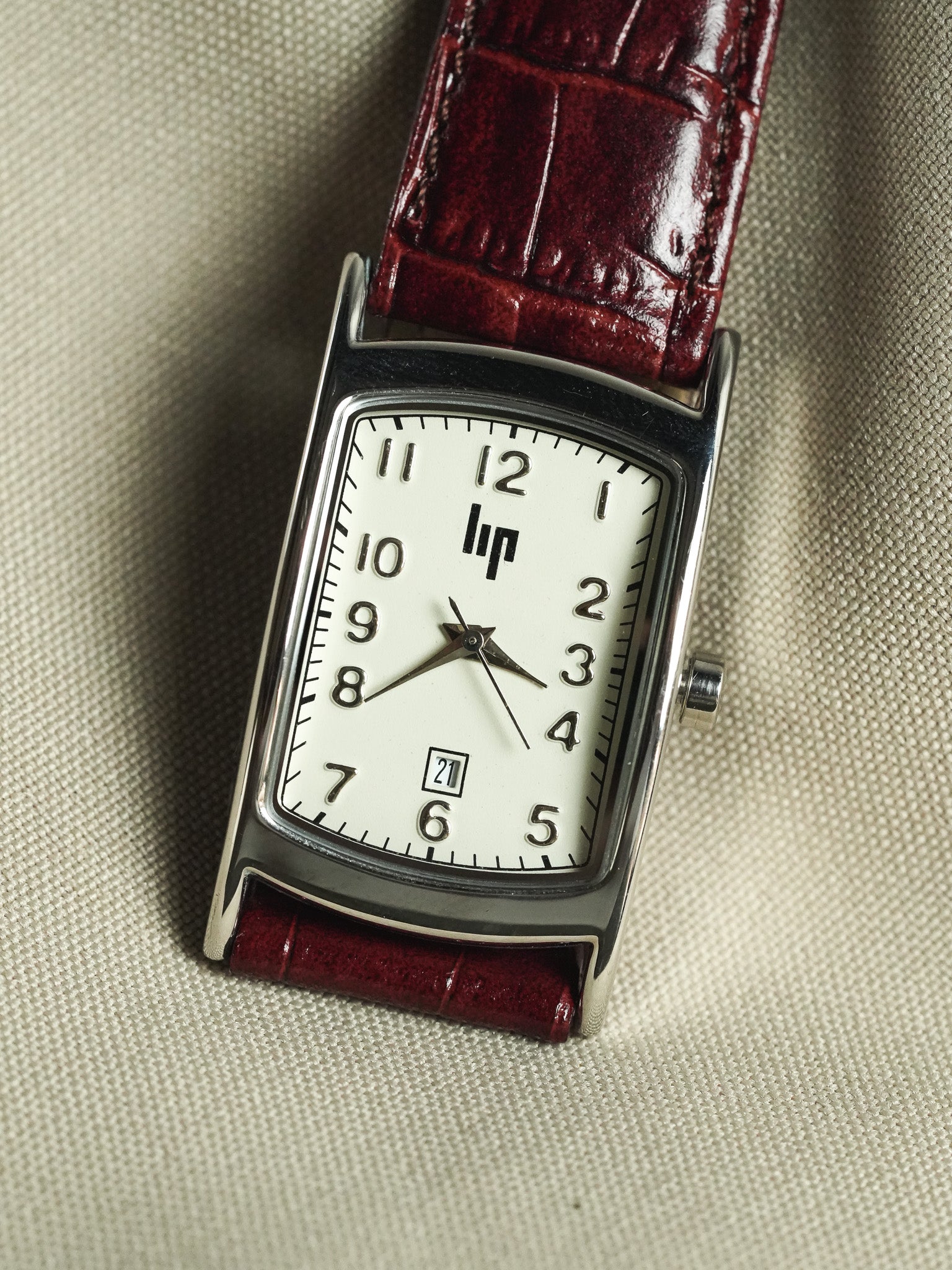 Lip - Tank Rectangulaise Curvée Acier Cadran blanc - 2000s - Atelier Victor - Vintage  Shop