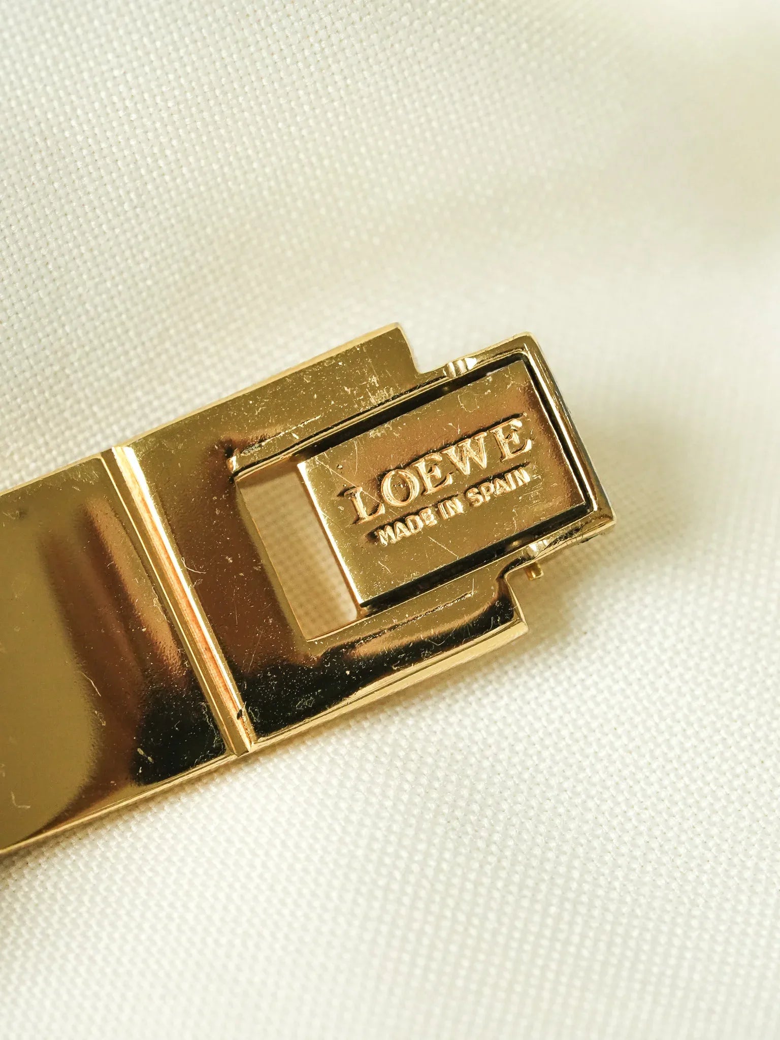 Loewe - Montre bracelet plaqué or cuir marron - 1990s - Atelier Victor