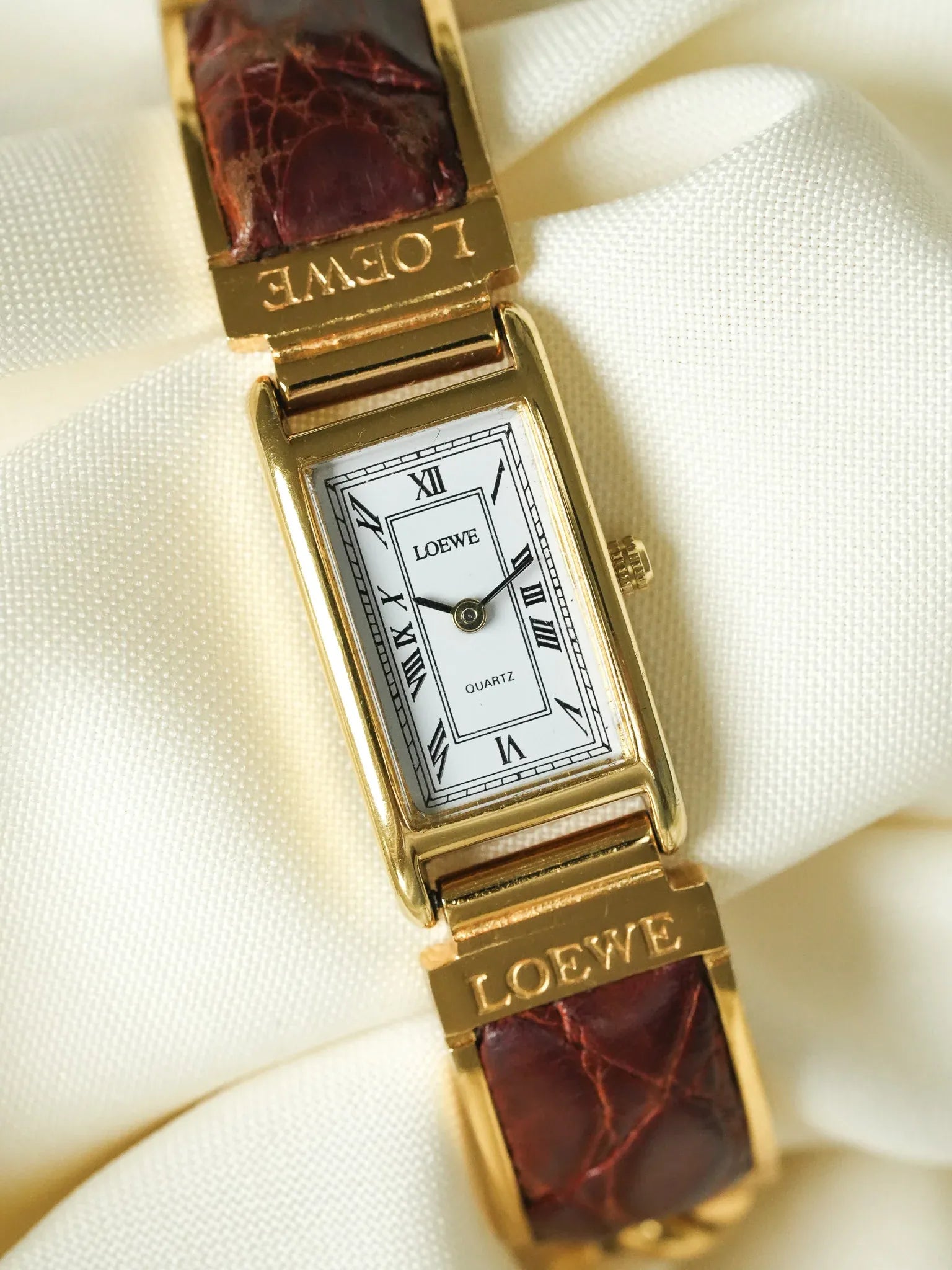 Loewe - Montre bracelet plaqué or cuir marron - 1990s - Atelier Victor