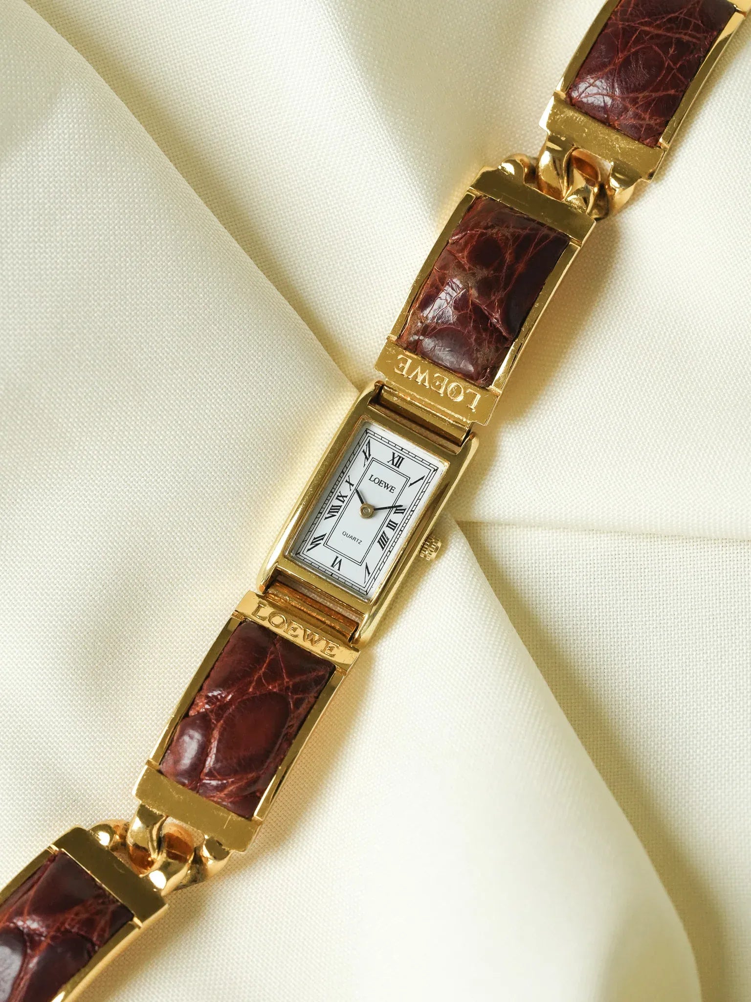 Loewe - Montre bracelet plaqué or cuir marron - 1990s - Atelier Victor