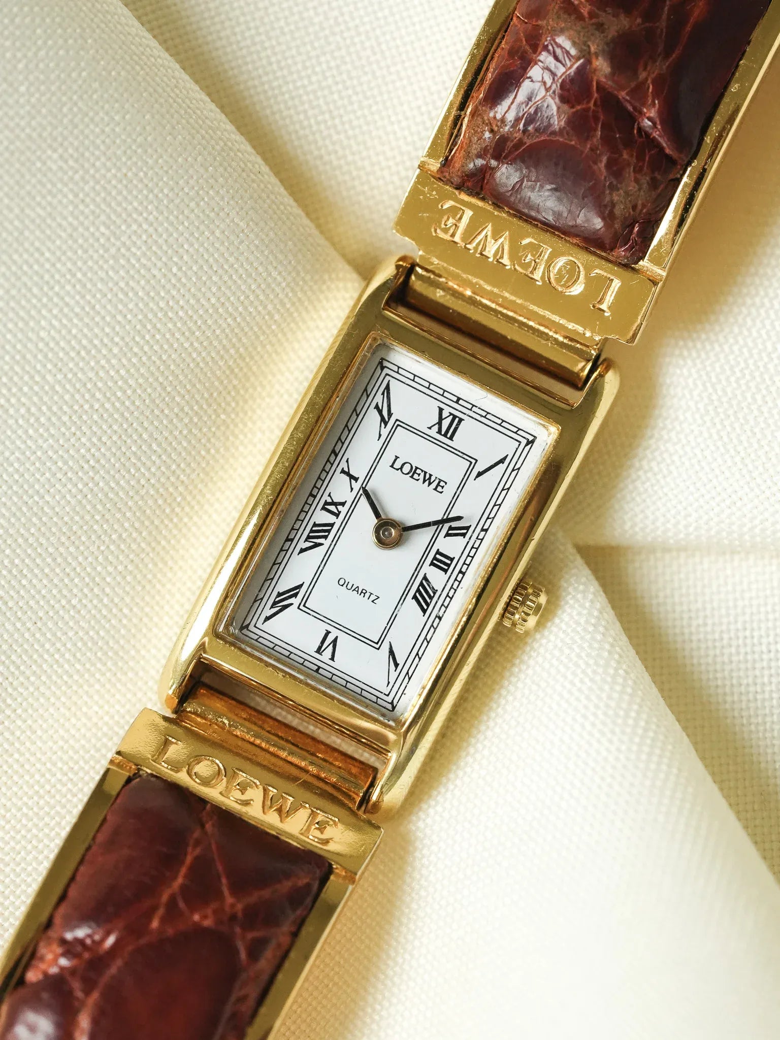 Loewe - Montre bracelet plaqué or cuir marron - 1990s - Atelier Victor
