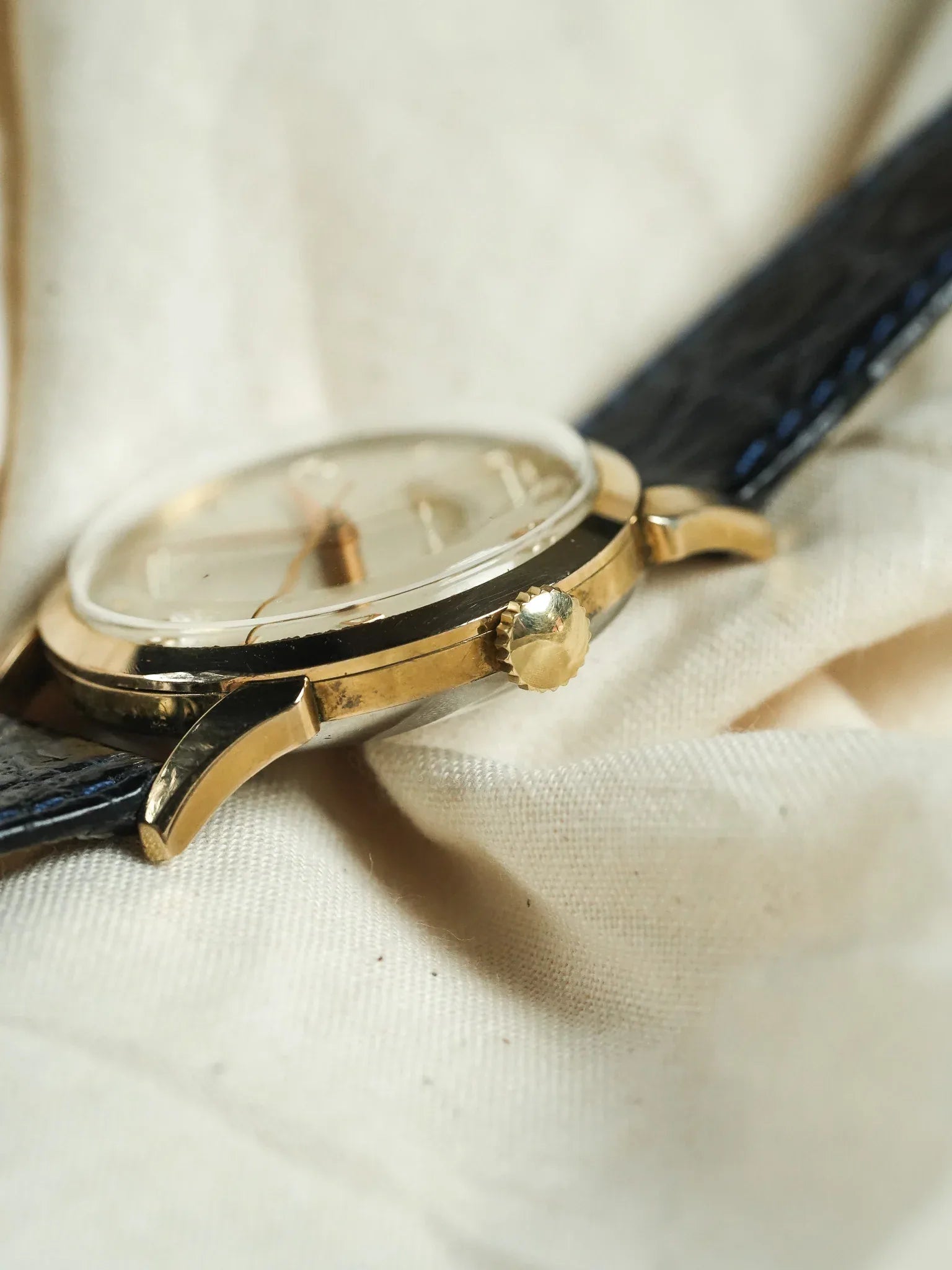 Longines - 8418 Cornes Gouttes d'eau plaqué or index - 1960s - Atelier Victor