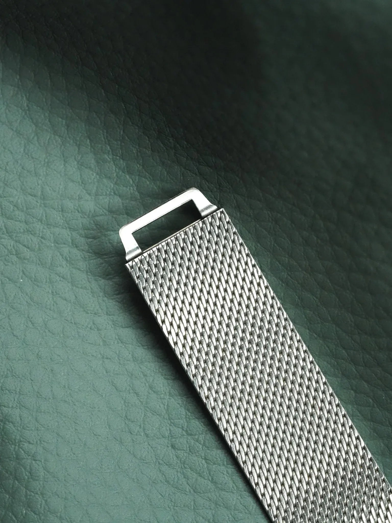 Longines - Acier en maille milanaise tapisserie or - 1980s - Atelier Victor