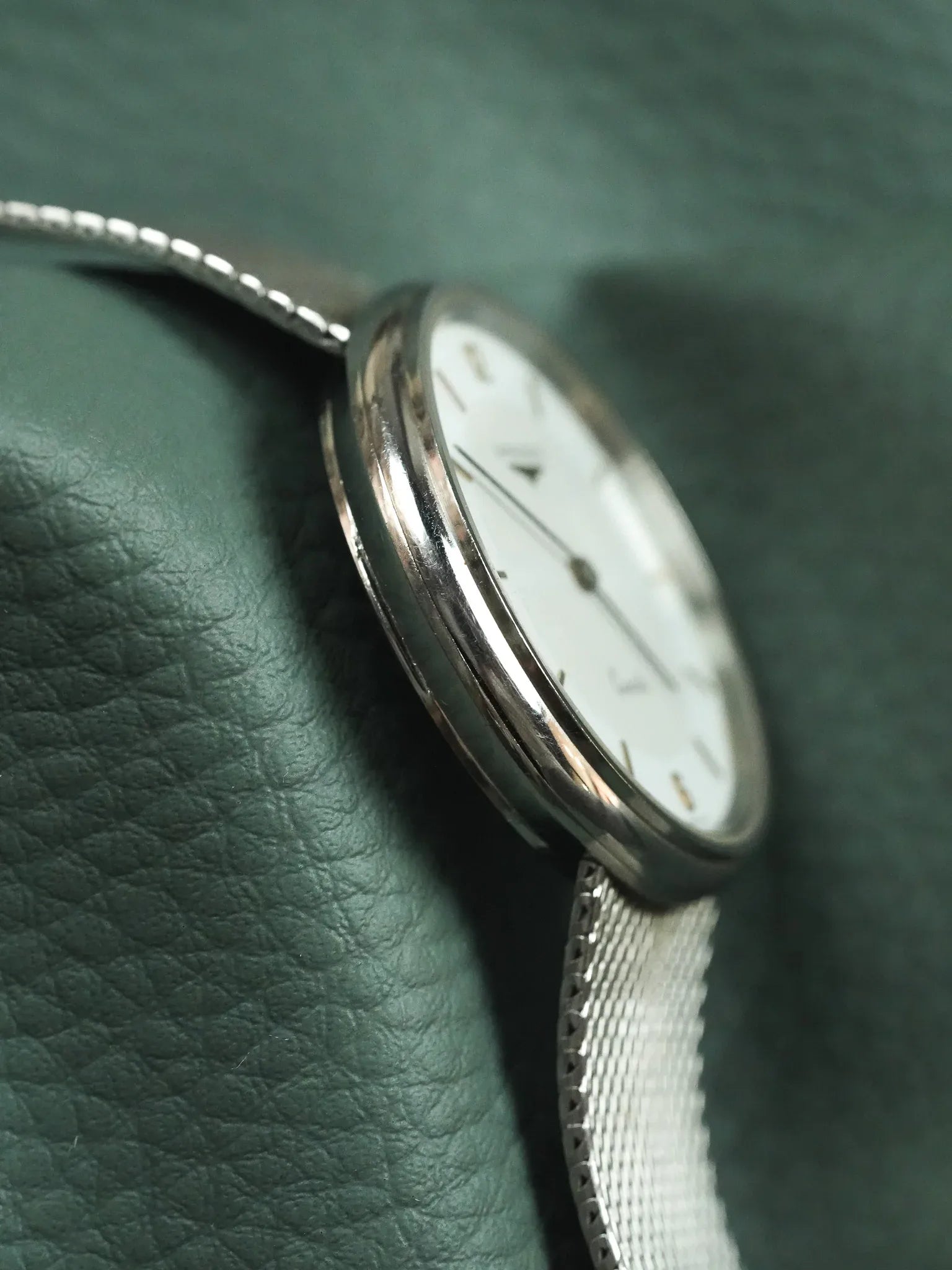 Longines - Acier en maille milanaise tapisserie or - 1980s - Atelier Victor - Vintage  Shop