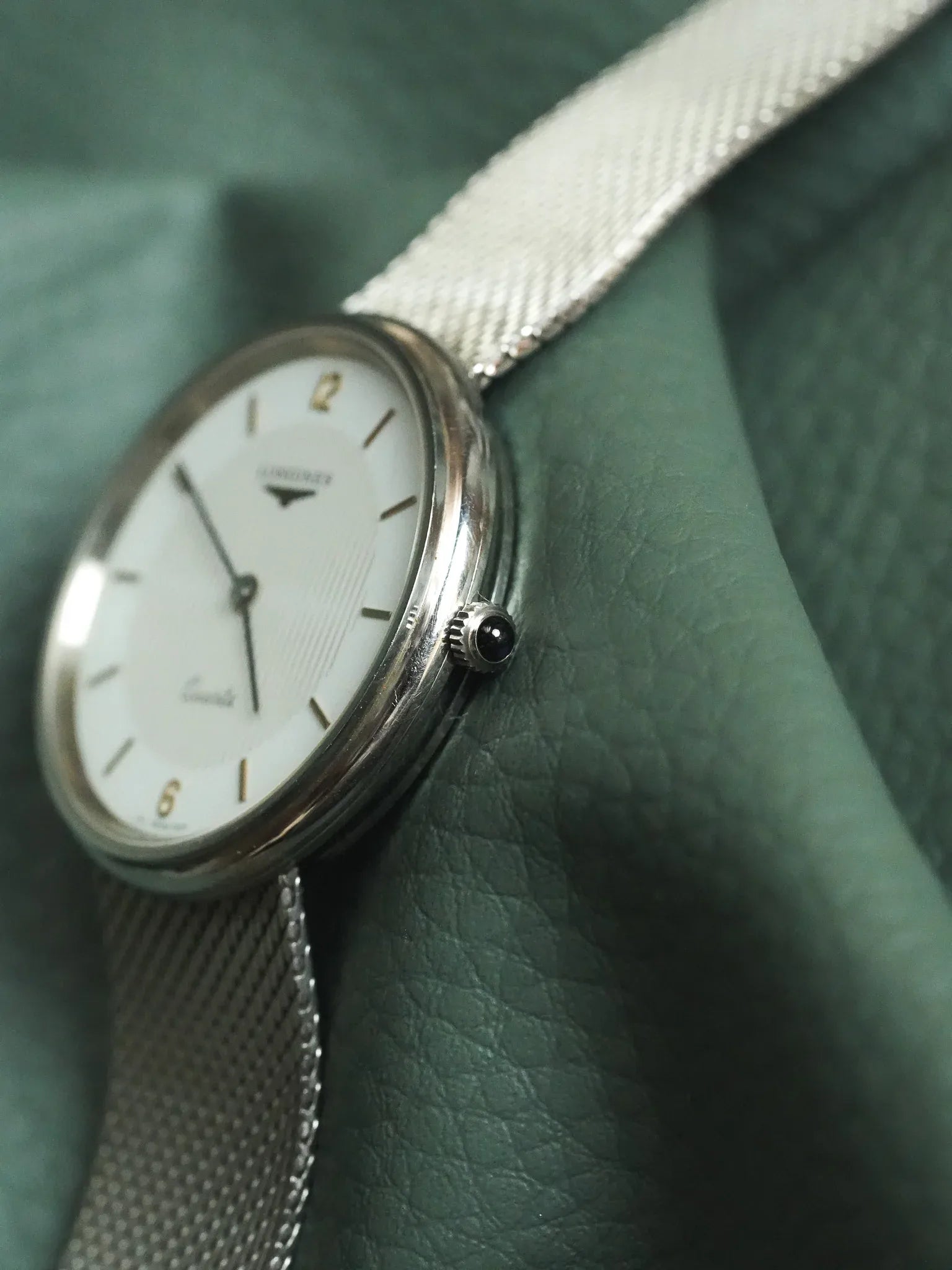 Longines - Acier en maille milanaise tapisserie or - 1980s - Atelier Victor - Vintage  Shop