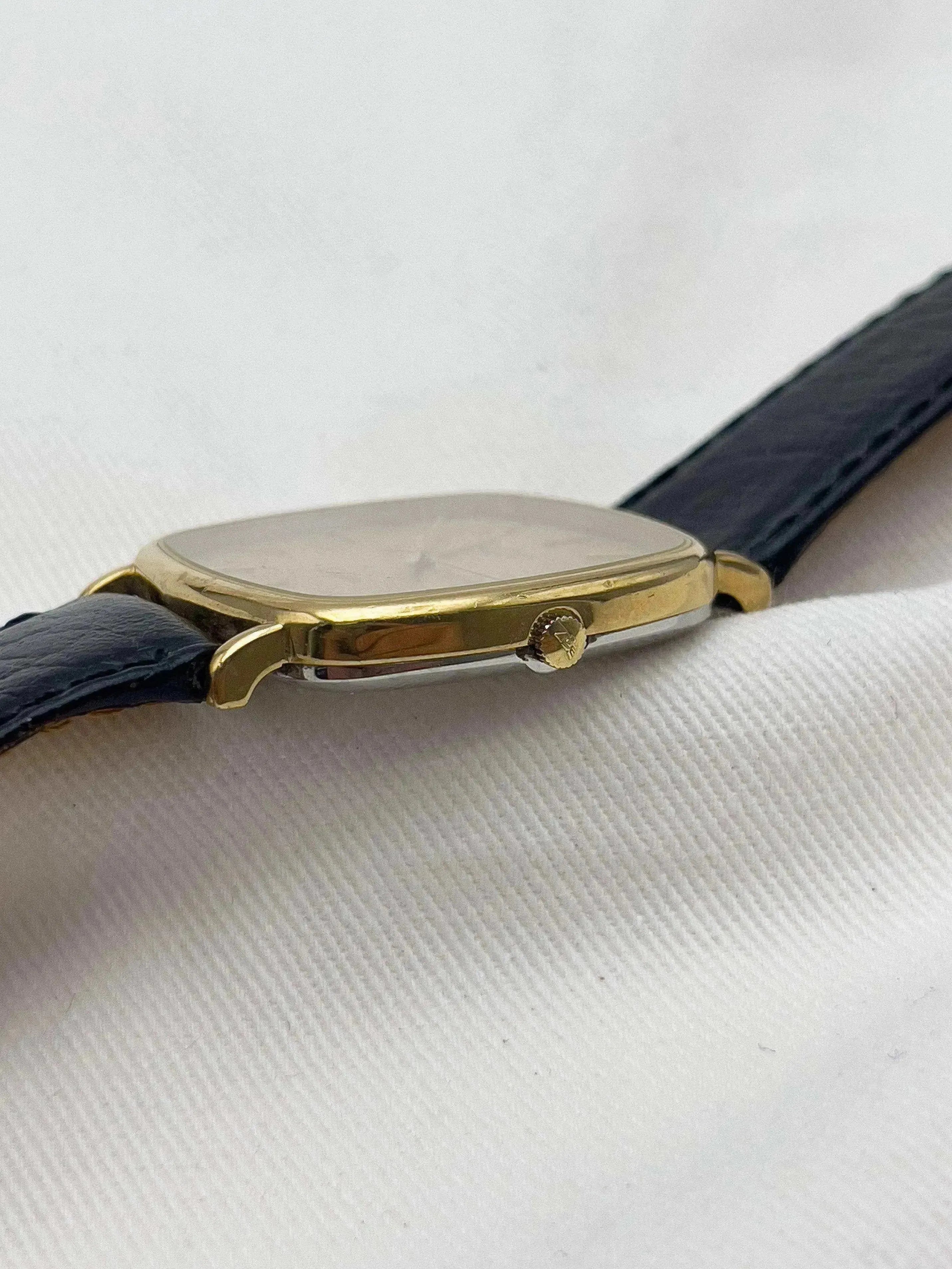 Longines - Carré Tapissée Gold - 1982 - Atelier Victor Paris - Vintage Watch Shop Dubai