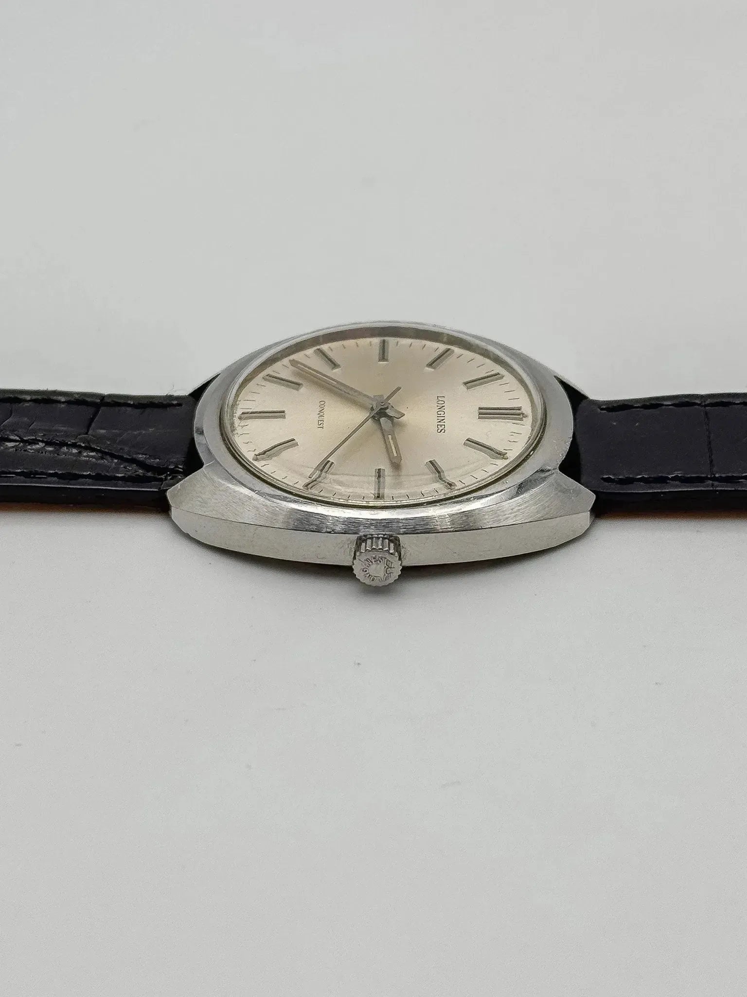 Longines - Conquest Tonneau Champagne - 1980s - Atelier Victor - Vintage  Shop