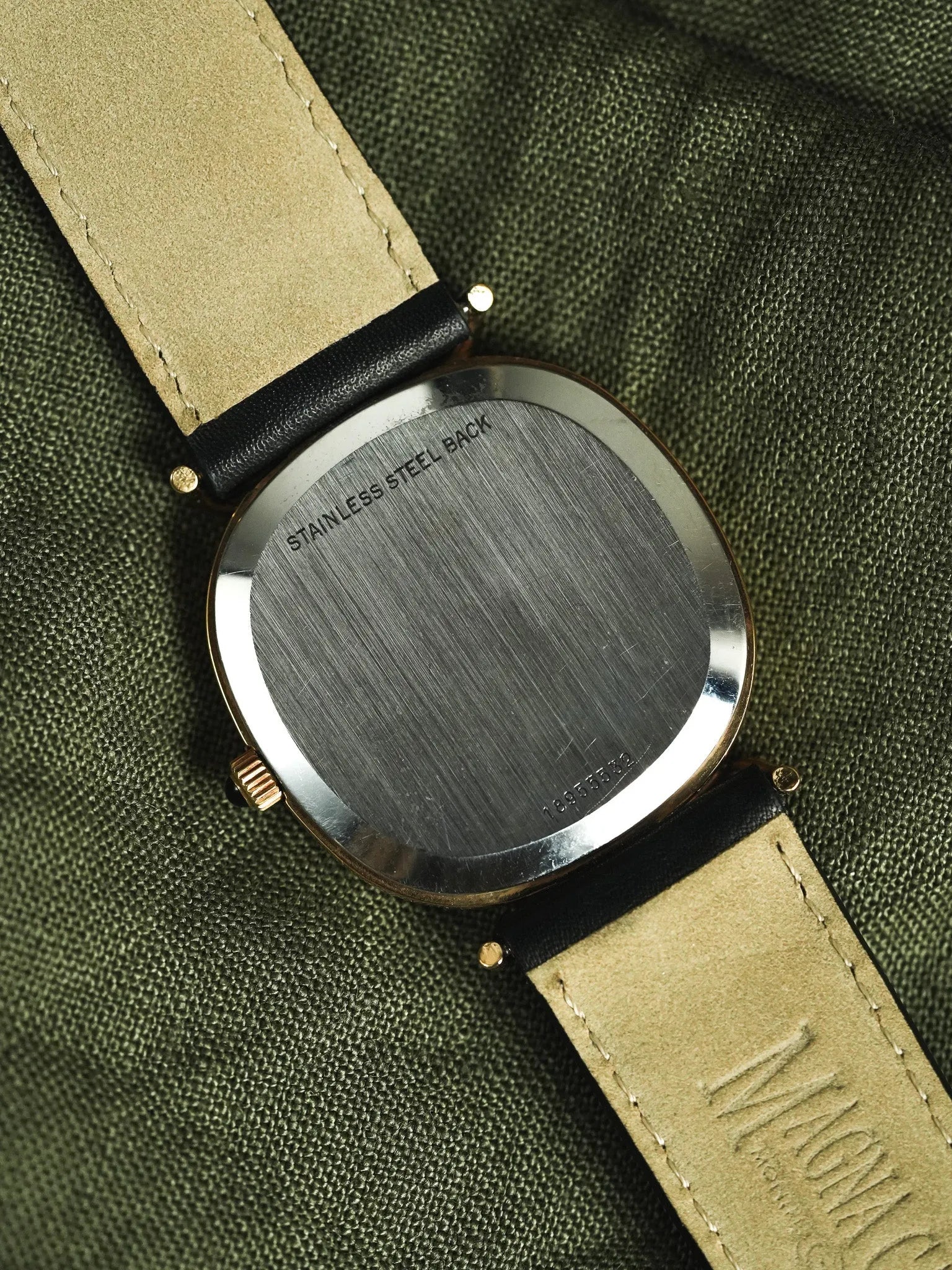 Longines - Cornes Centrales Or Cabochon Noir - 1980s - Atelier Victor