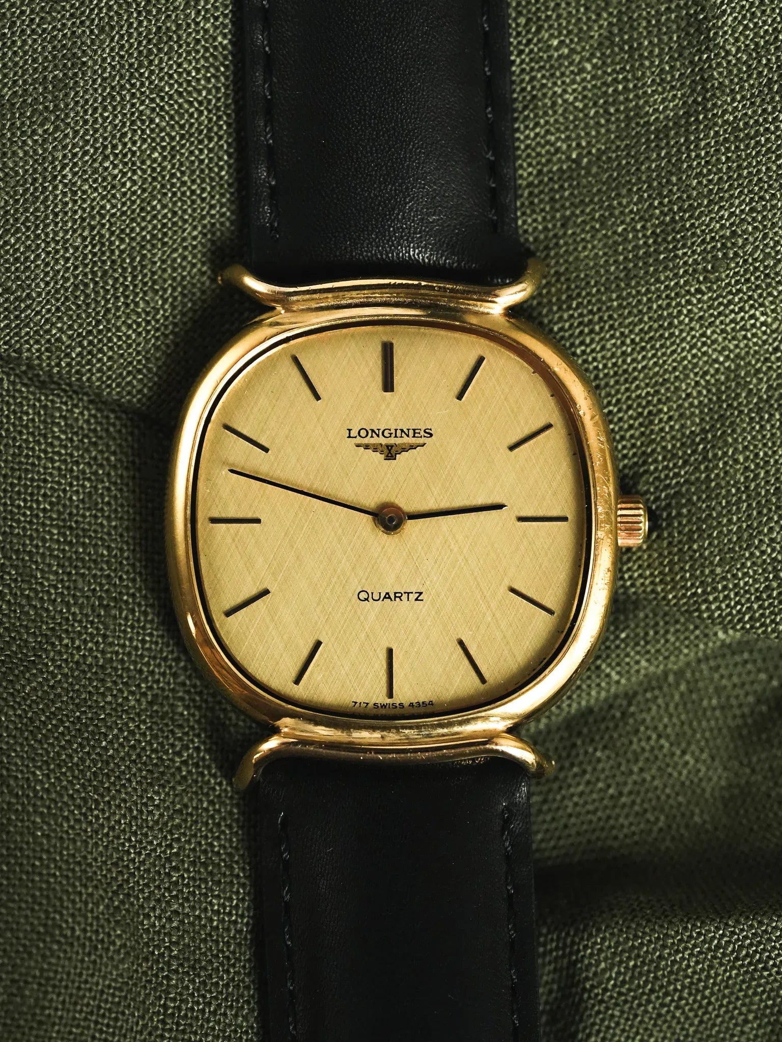 Longines - Cornes Centrales Or Cabochon Noir - 1980s - Atelier Victor