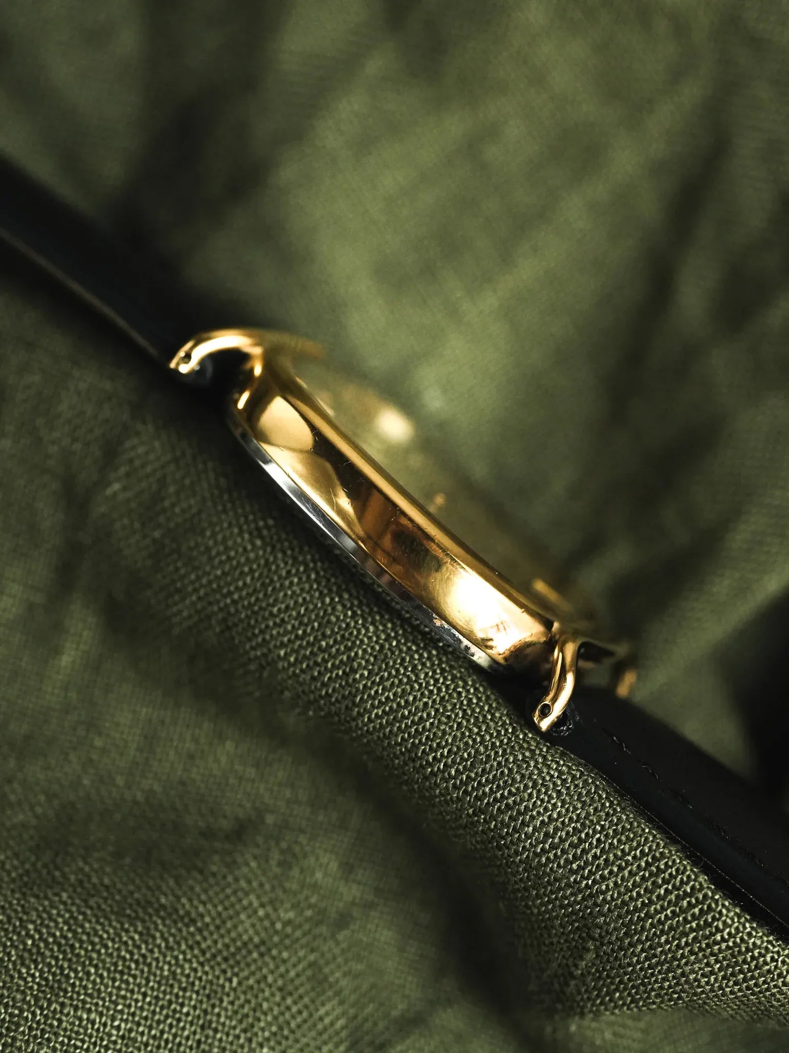 Longines - Cornes Centrales Or Cabochon Noir - 1980s - Atelier Victor