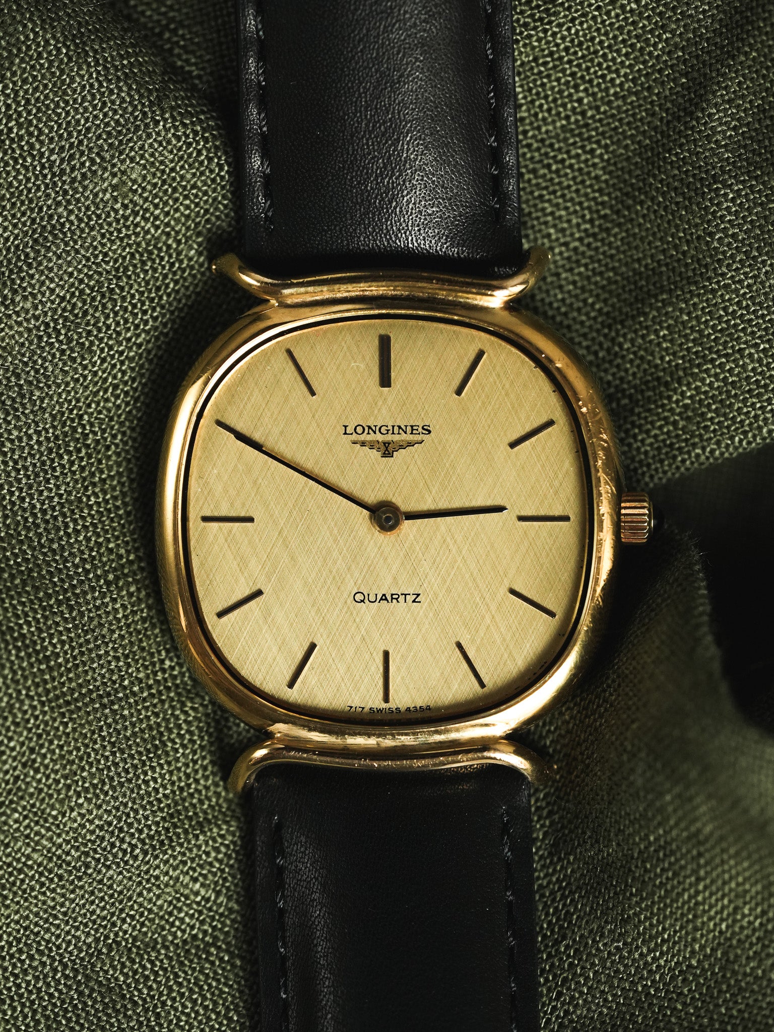 Longines - Cornes Centrales Or Cabochon Noir - 1980s - Atelier Victor - Vintage  Shop