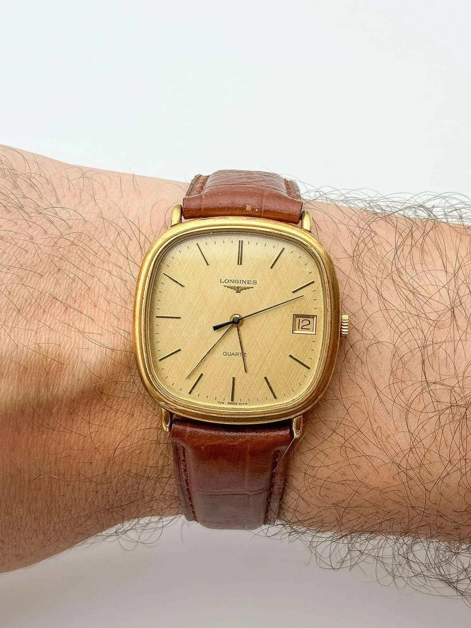 Longines - Linen Dial Square Date - 1979 - Atelier Victor Paris - Vintage Watch Shop Dubai