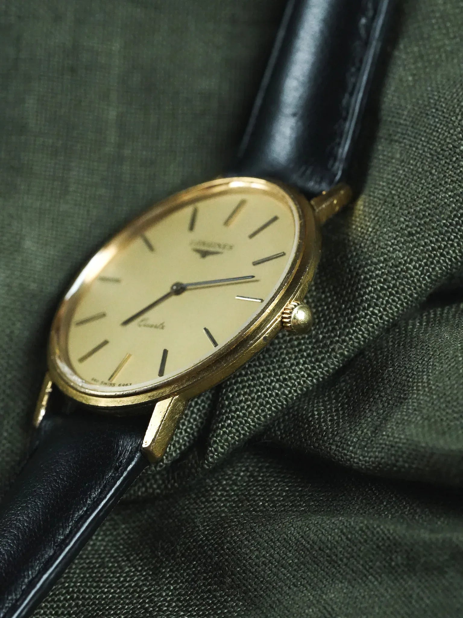 Longines - Montre habillée extra plate plaqué or index onyx - 1980s - Atelier Victor