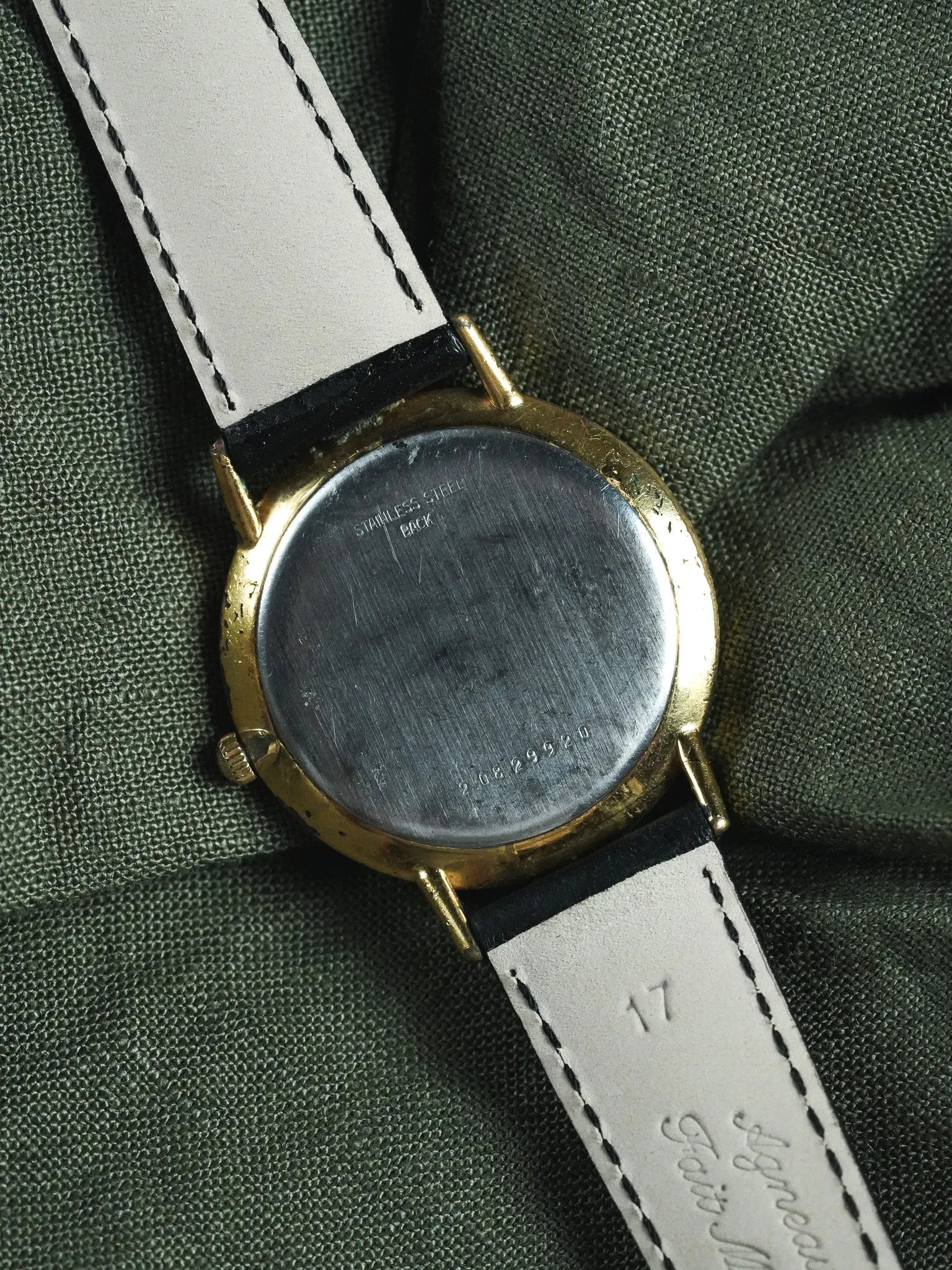 Longines - Montre habillée extra plate plaqué or index onyx - 1980s - Atelier Victor