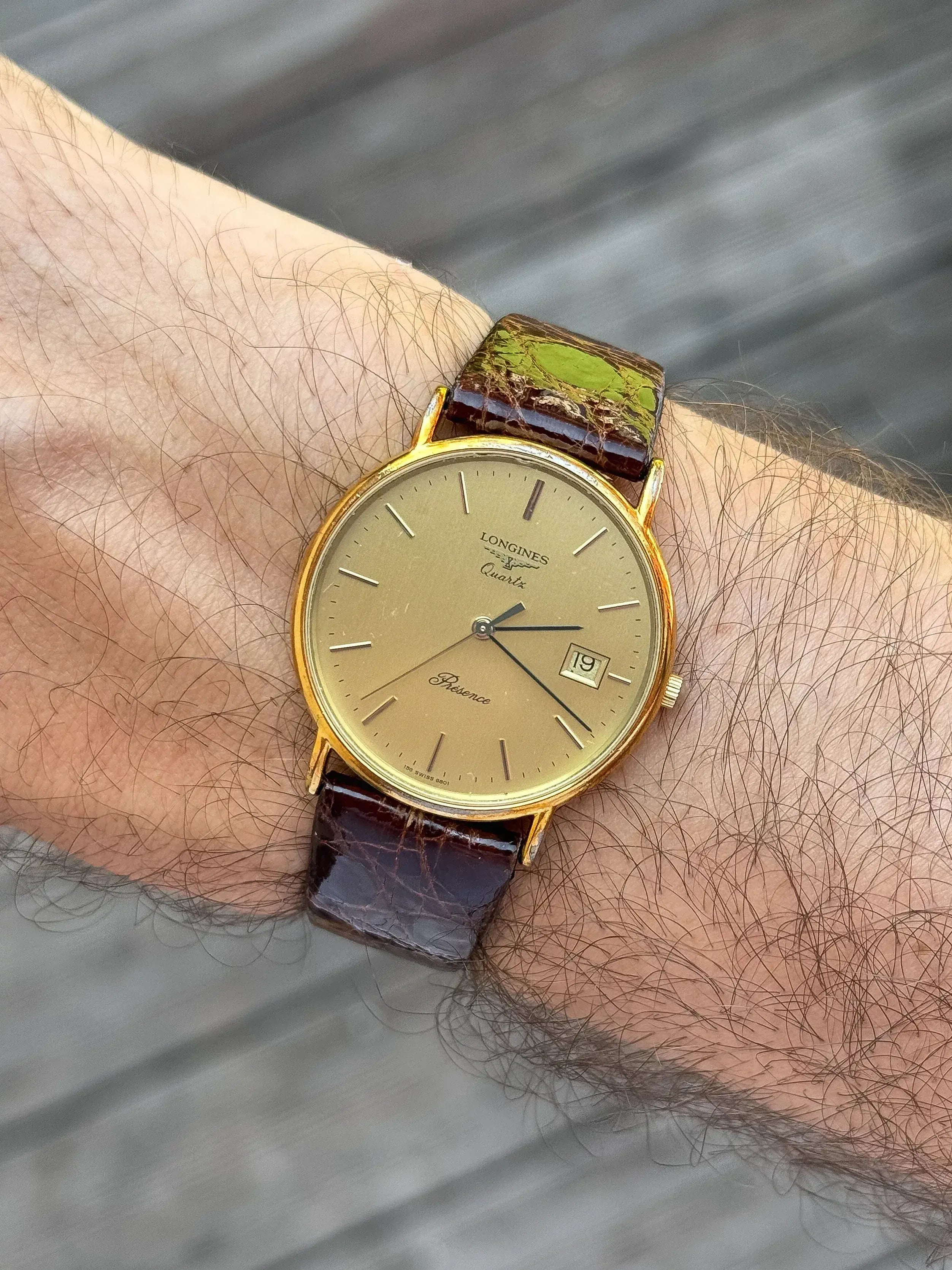 LONGINES クォーツ時計 ゴールドブレスレット Longines - Presence Extra Flat Gold Date Quartz - 1980s
