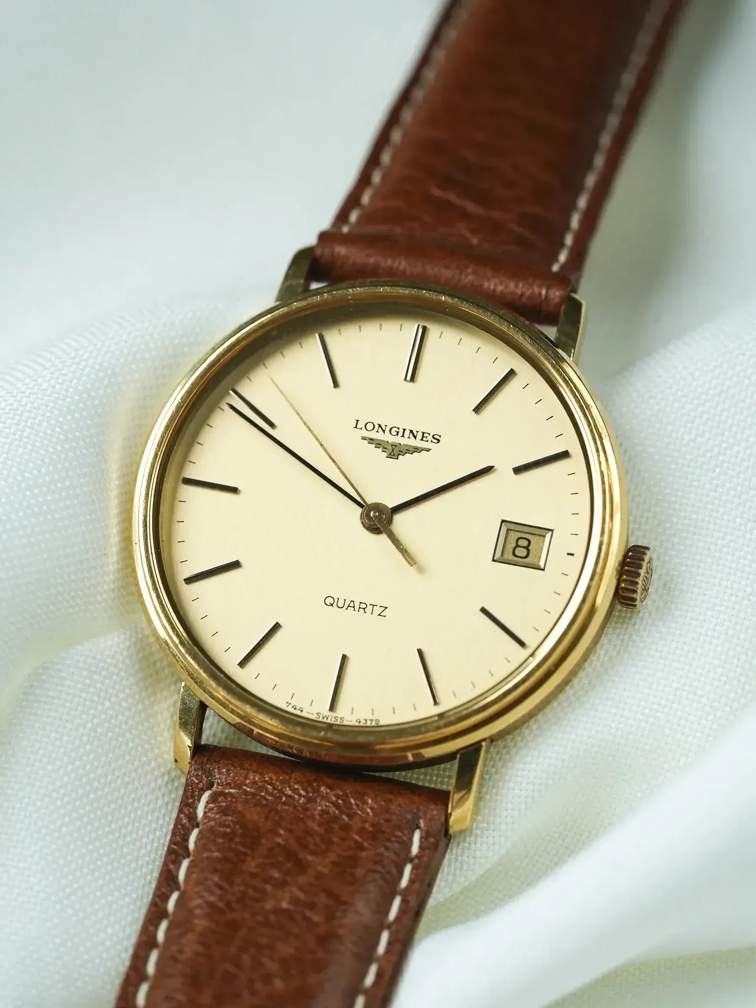 لونجين - Ronde 34mm ذهب تاريخ قرص ذهبي مؤشرات سوداء - 1980s 