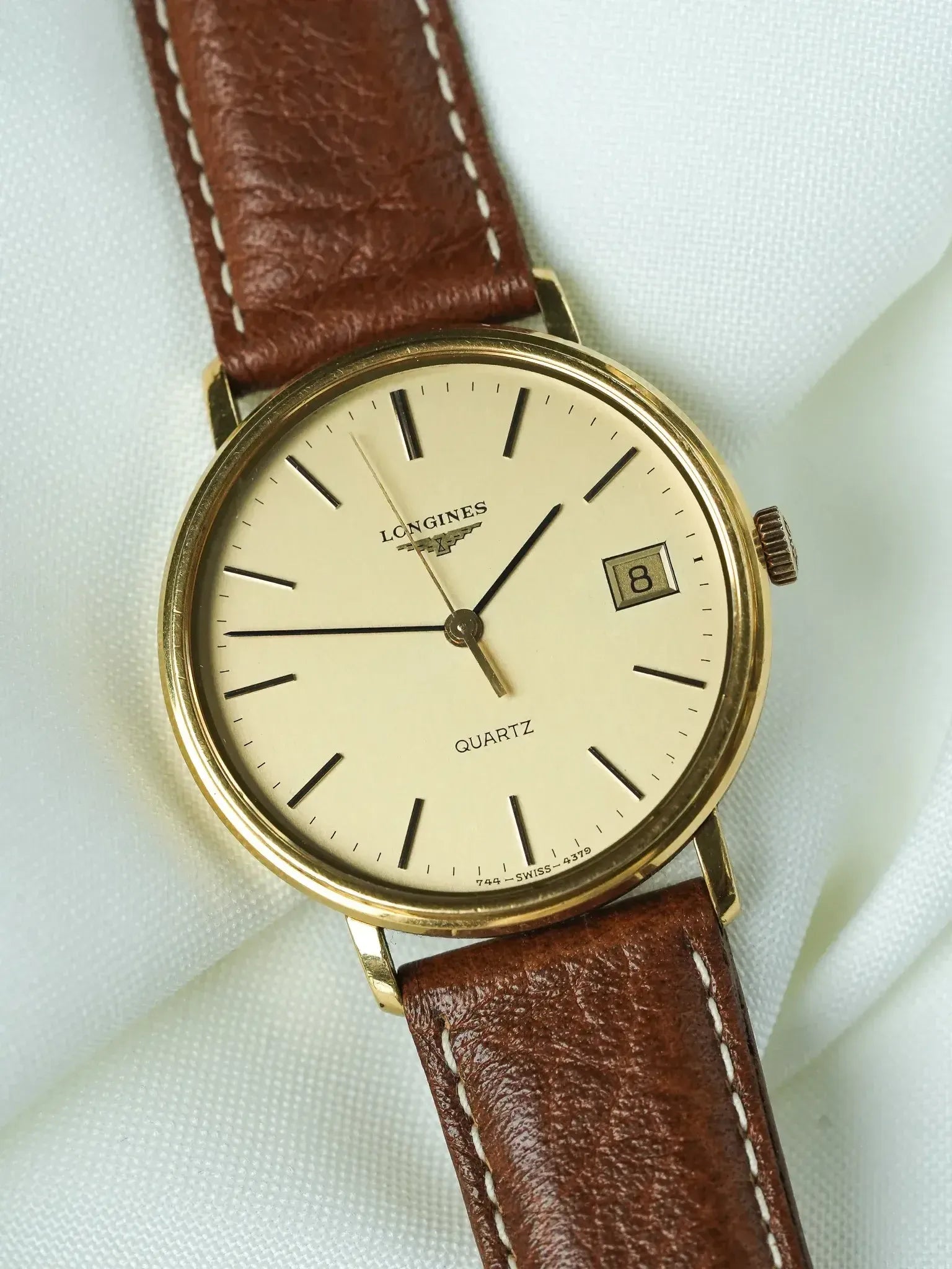 لونجين - Ronde 34mm ذهب تاريخ قرص ذهبي مؤشرات سوداء - 1980s 