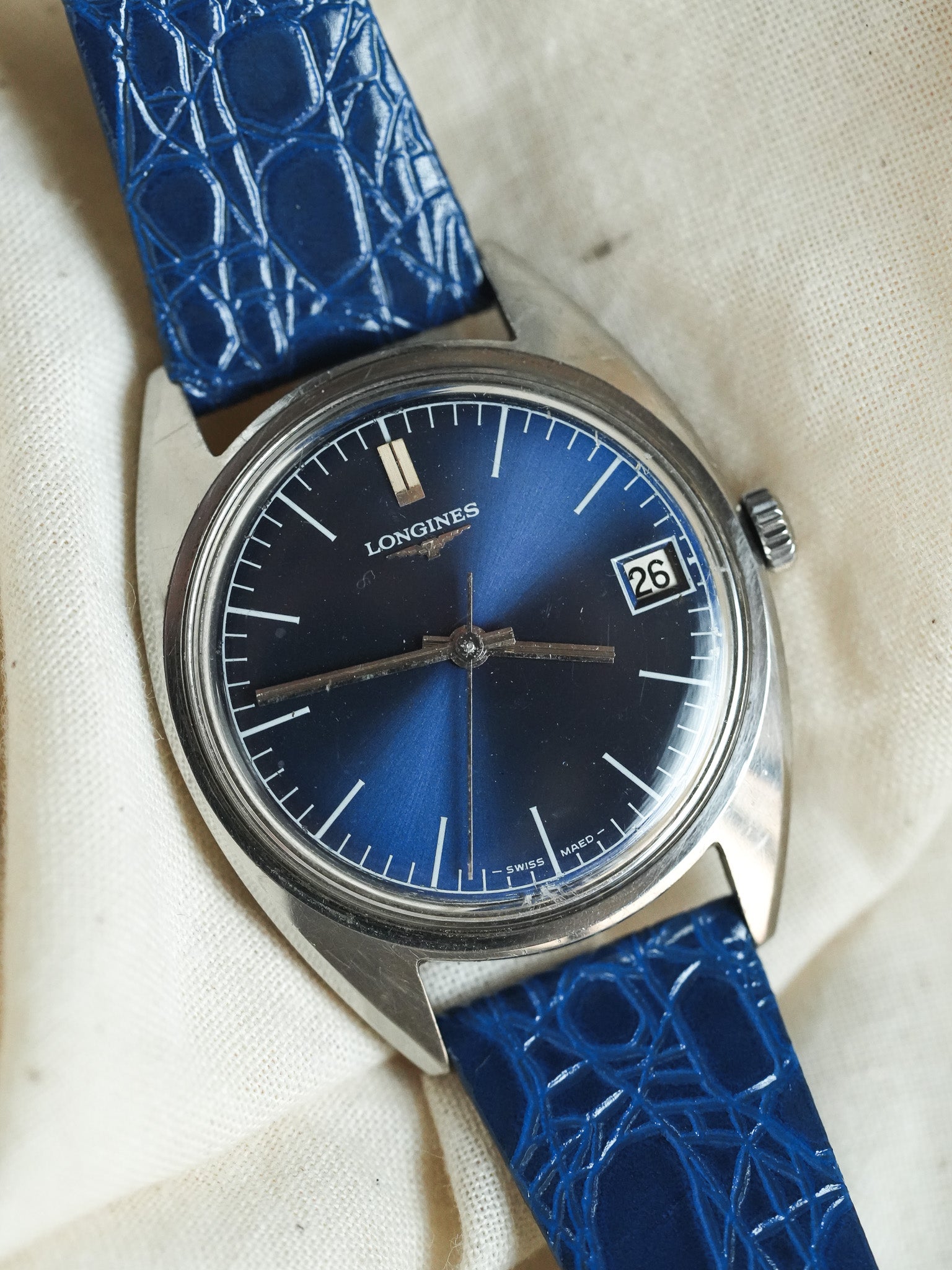 Longines - Tonneau Acier Bleu - Boite & Papier - 1980s - Atelier Victor - Vintage  Shop