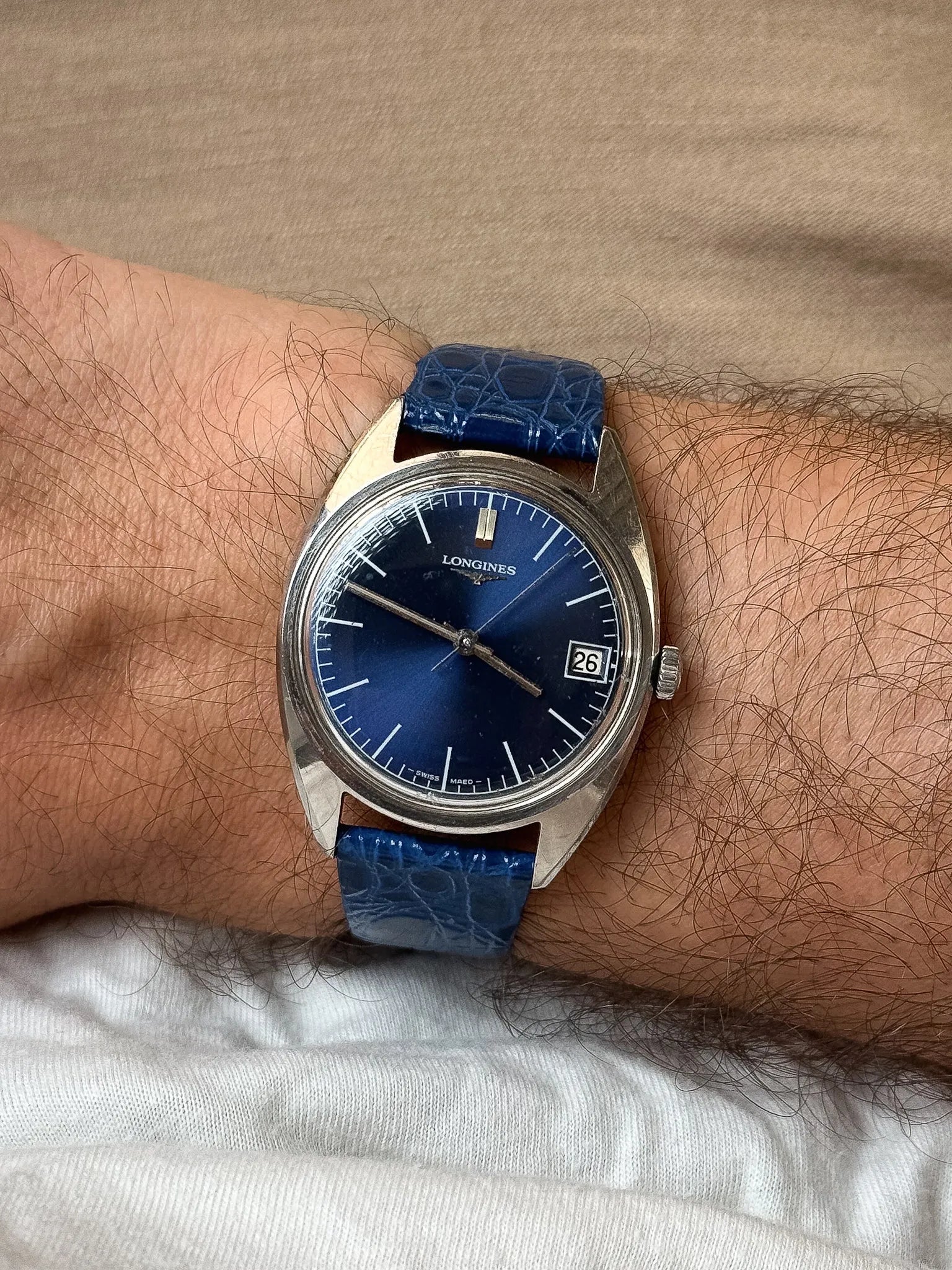 Longines - Tonneau Acier Bleu - Boite & Papier - 1980s - Atelier Victor - Vintage  Shop