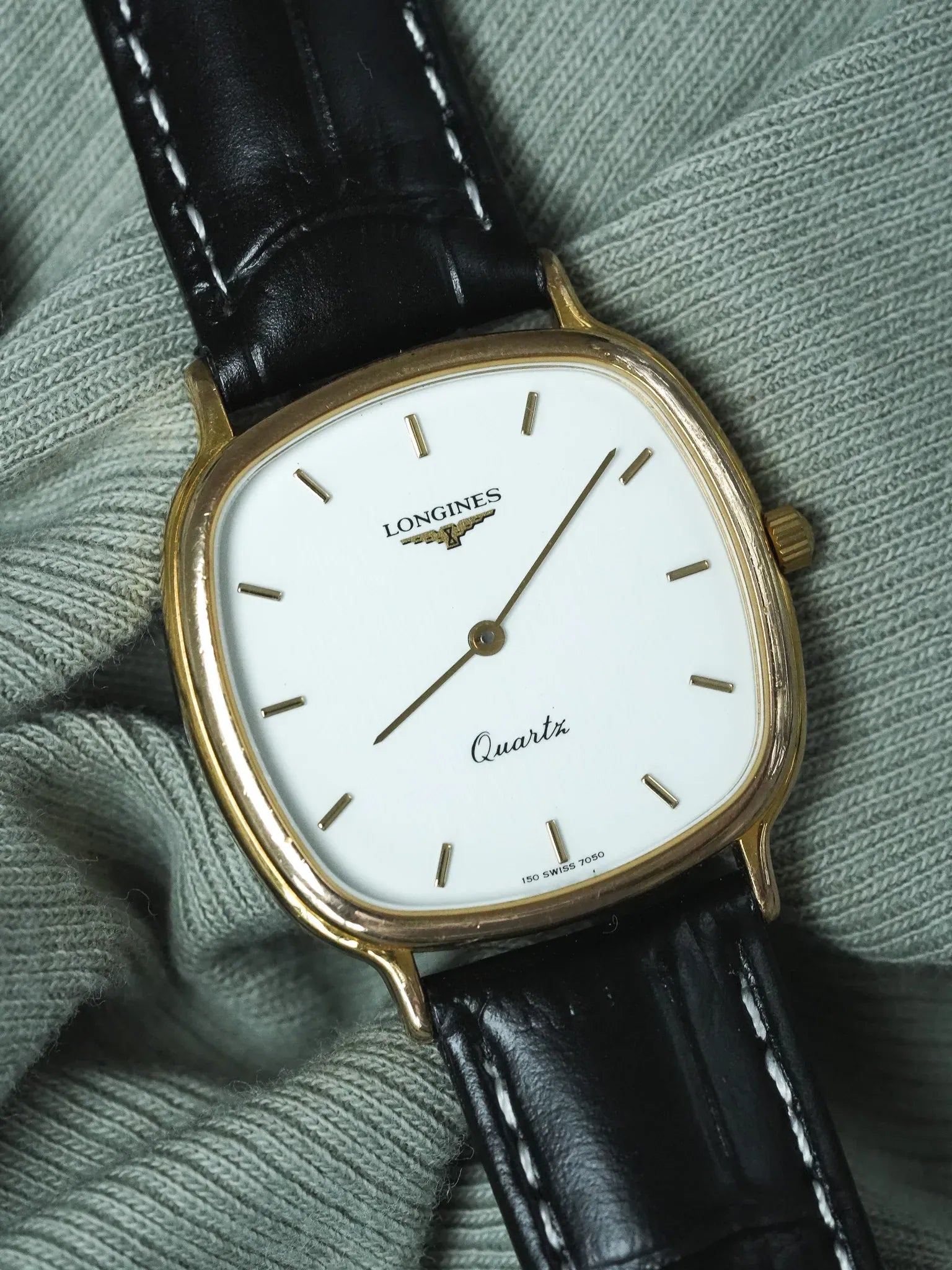 Vintage Longines-Uhr (1980s) - Tonneau Weißes Zifferblatt Tapeziert Gold plattiert 